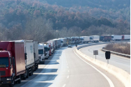 Coada uriasa de camioane la granita cu Ungaria. Coloana  pe 12 km