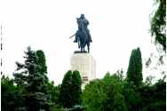 Două proiecte de reabilitare a statuii lui Ștefan cel Mare, de la Băcăoani