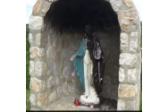 Statuia Sfintei Fecioare Maria dintr-un sat din județul Caraș-Severin a fost incendiată