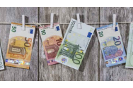 Euro ar putea încheia anul la 4,965 lei
