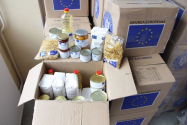 Sute de „pachete europene”  rămase pe stoc, la Iași