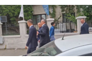 „Trădătorule! Ne bagi în război!”. Nicolae Ciucă, admonestat de către un bărbat în timp ce mergea, pe jos, alături de liderii PNL, spre sediul Guvernului