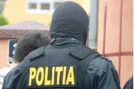 Zeci de perchezitii la suspecti care furau din camioane in mers: Prejudiciu de milioane de euro