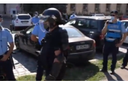 Protest la DIICOT. Jandarmii, faţă în faţă cu protestatarii. Ce le cer oamenii procurorilor - VIDEO