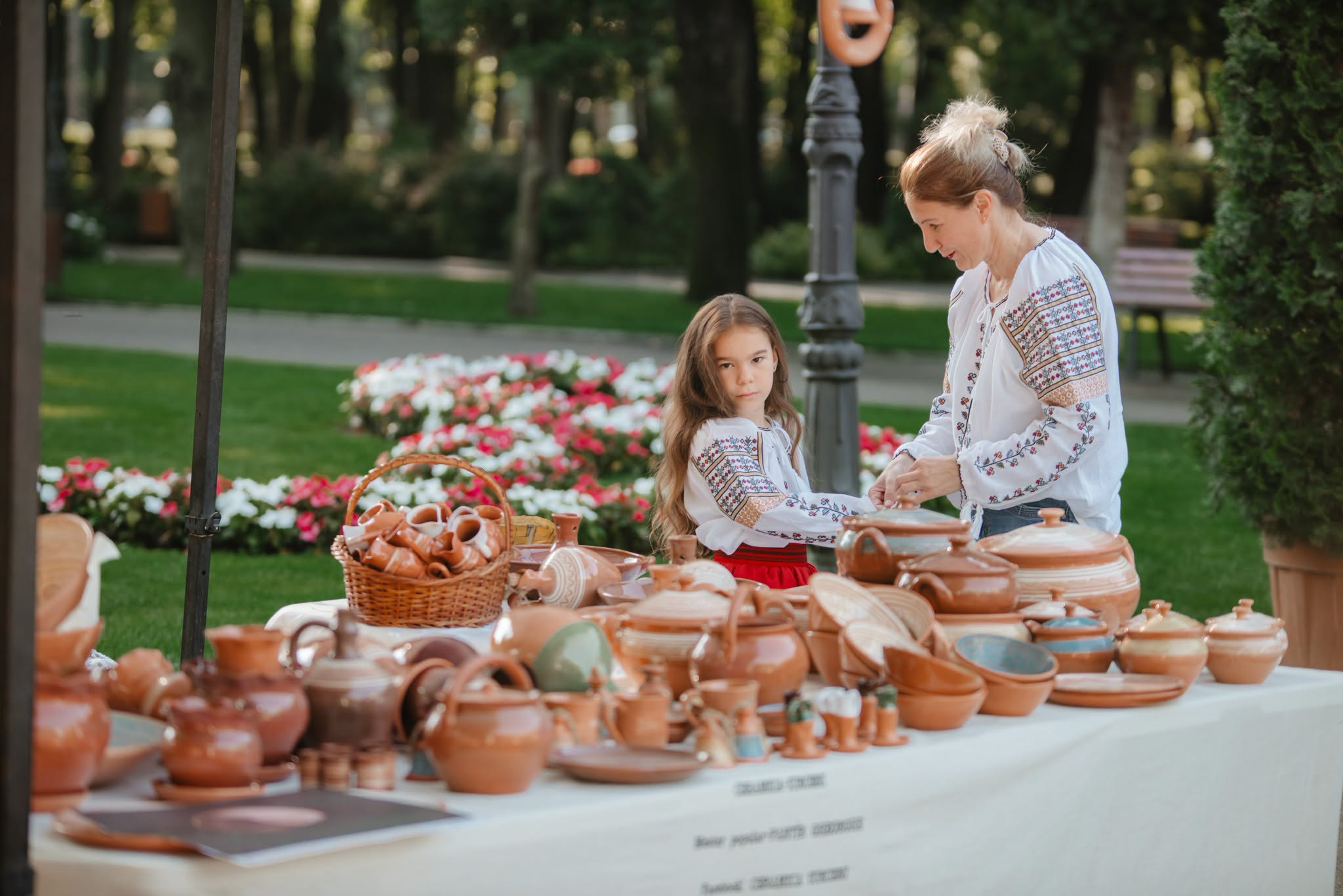FOTO - Parcul Copou s-a transformat într-un muzeu viu al ceramicii!
