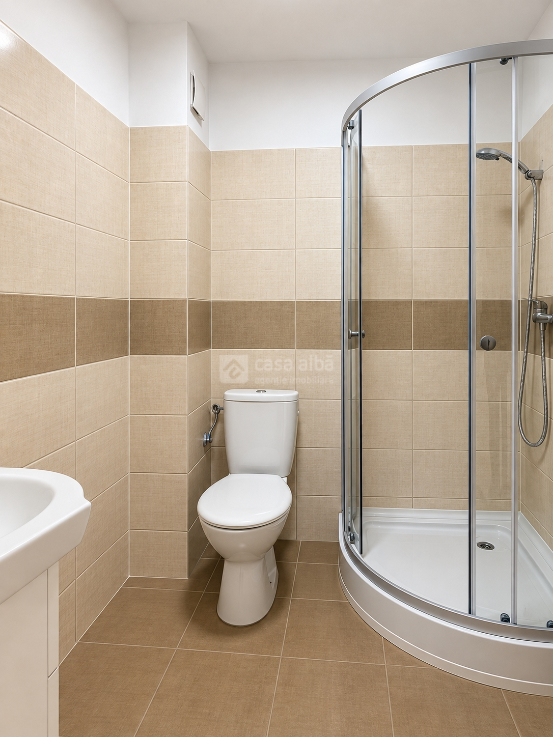 Frumoasa - bd. Poitiers, garsoniera renovata complet, bloc cu lift, LIBERA