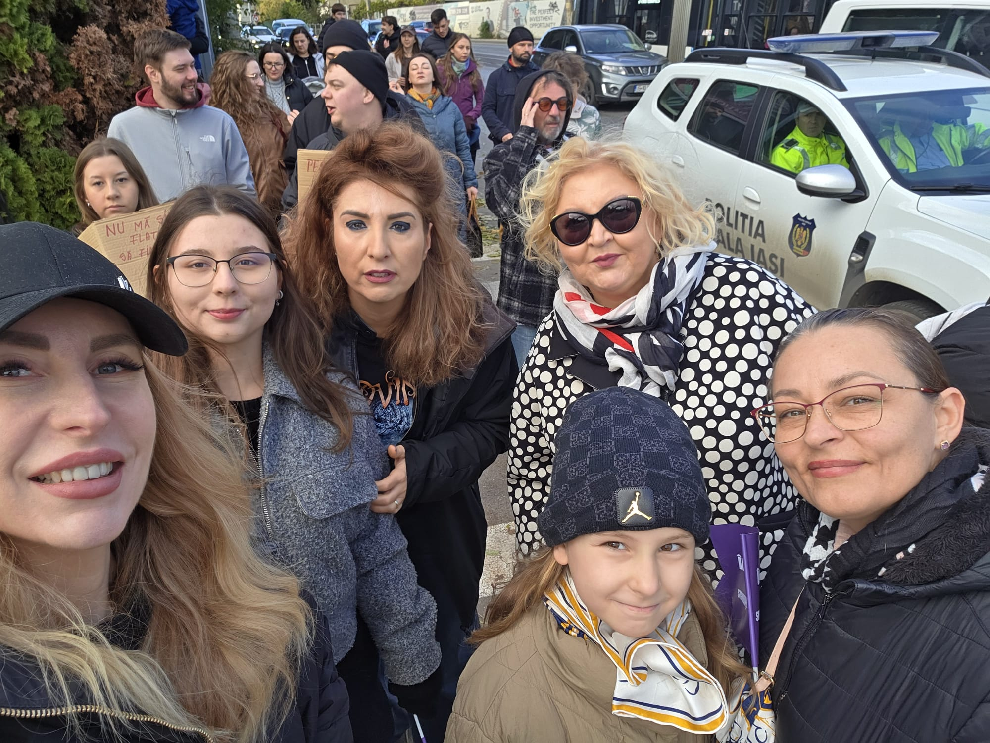 Sute de ieșeni au mărșăluit pentru siguranța femeilor