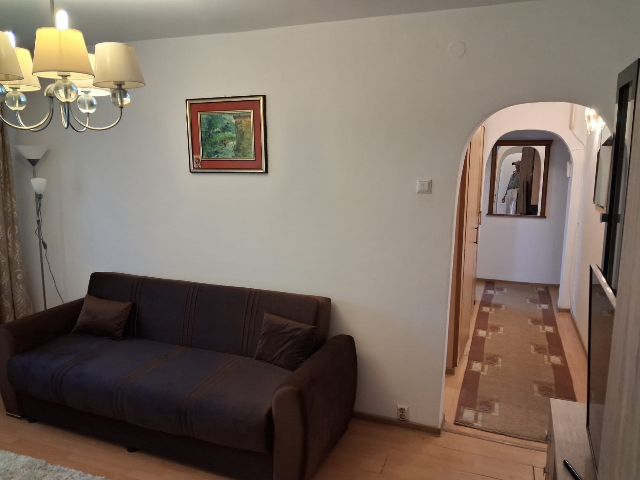 Închiriez apartament cu 3 camere zona Alexandru Cel Bun
