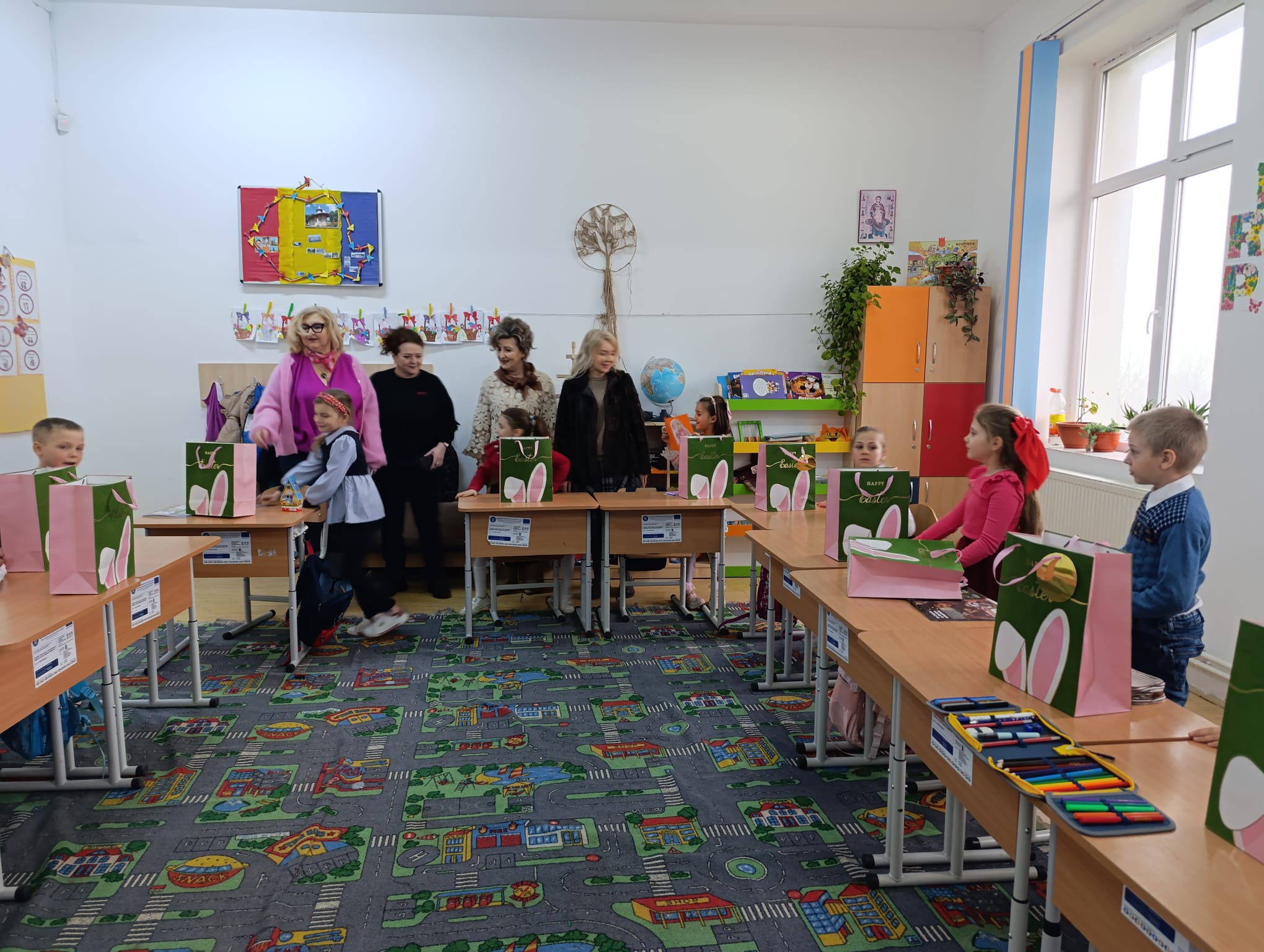 Daruri de Paști pentru copii. La Frenciugi, binele a mers din mână în mână și a lăsat lumină în suflete