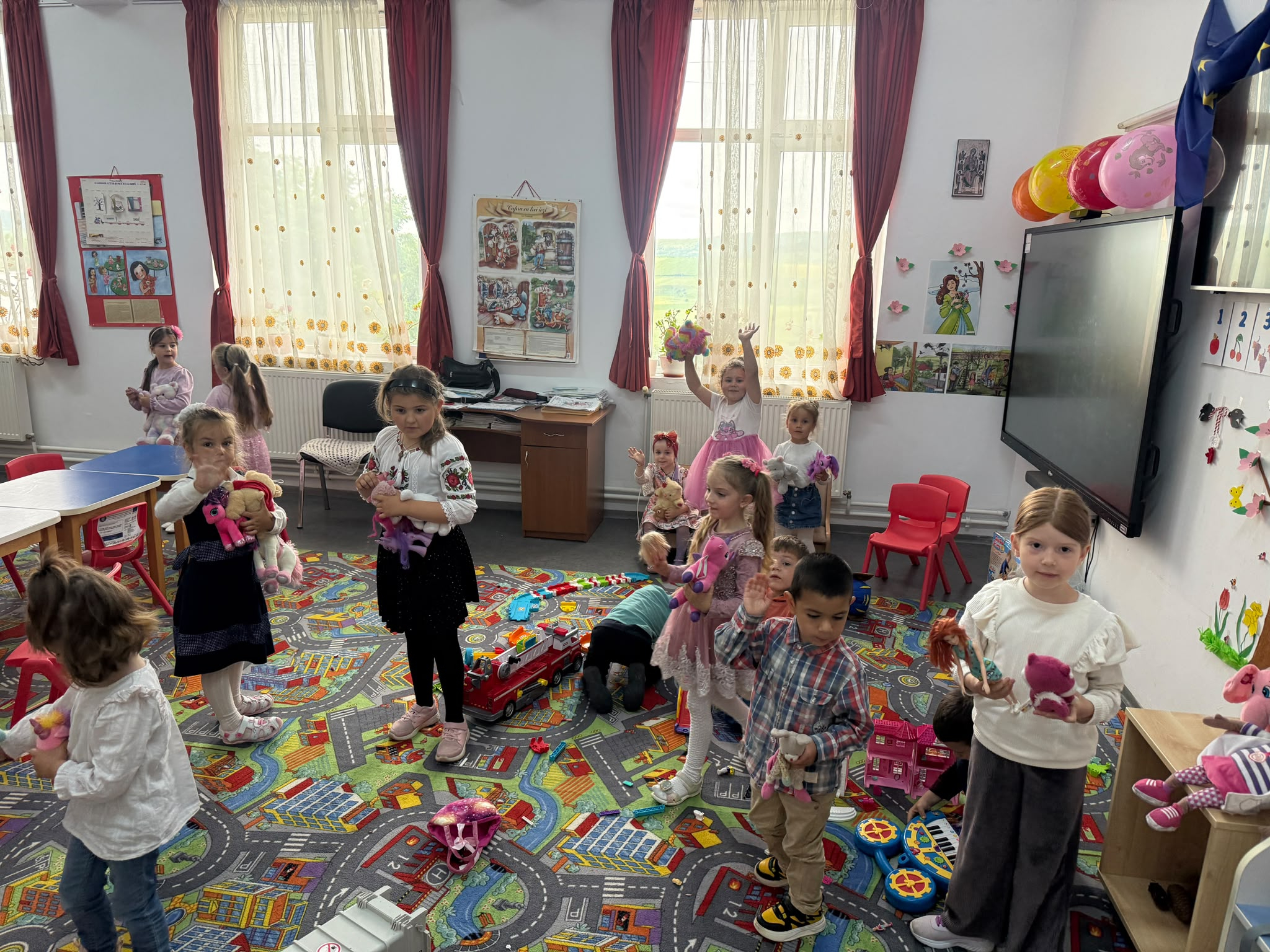 GALERIE FOTO -- Frenciugi, satul în care 60 de copii au aflat că nu sunt uitați