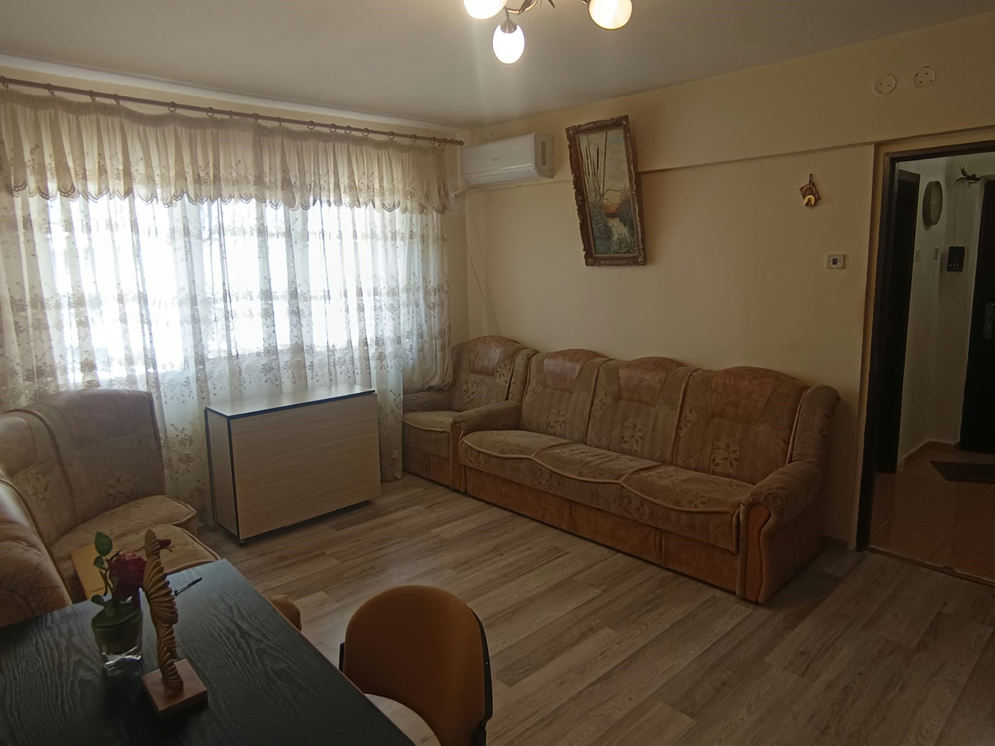 Vand/ inchiriez apartament 2 camere SD, zona piata Alexandru