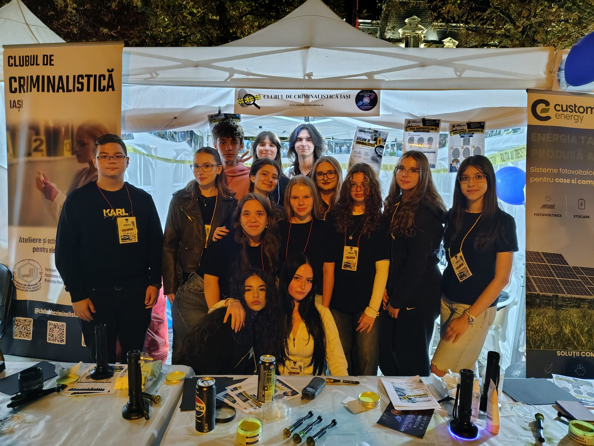 Sute de ieșeni, atrași de misterele criminalisticii. De la amprente la chimie aplicată, la Noaptea Cercetătorilor
