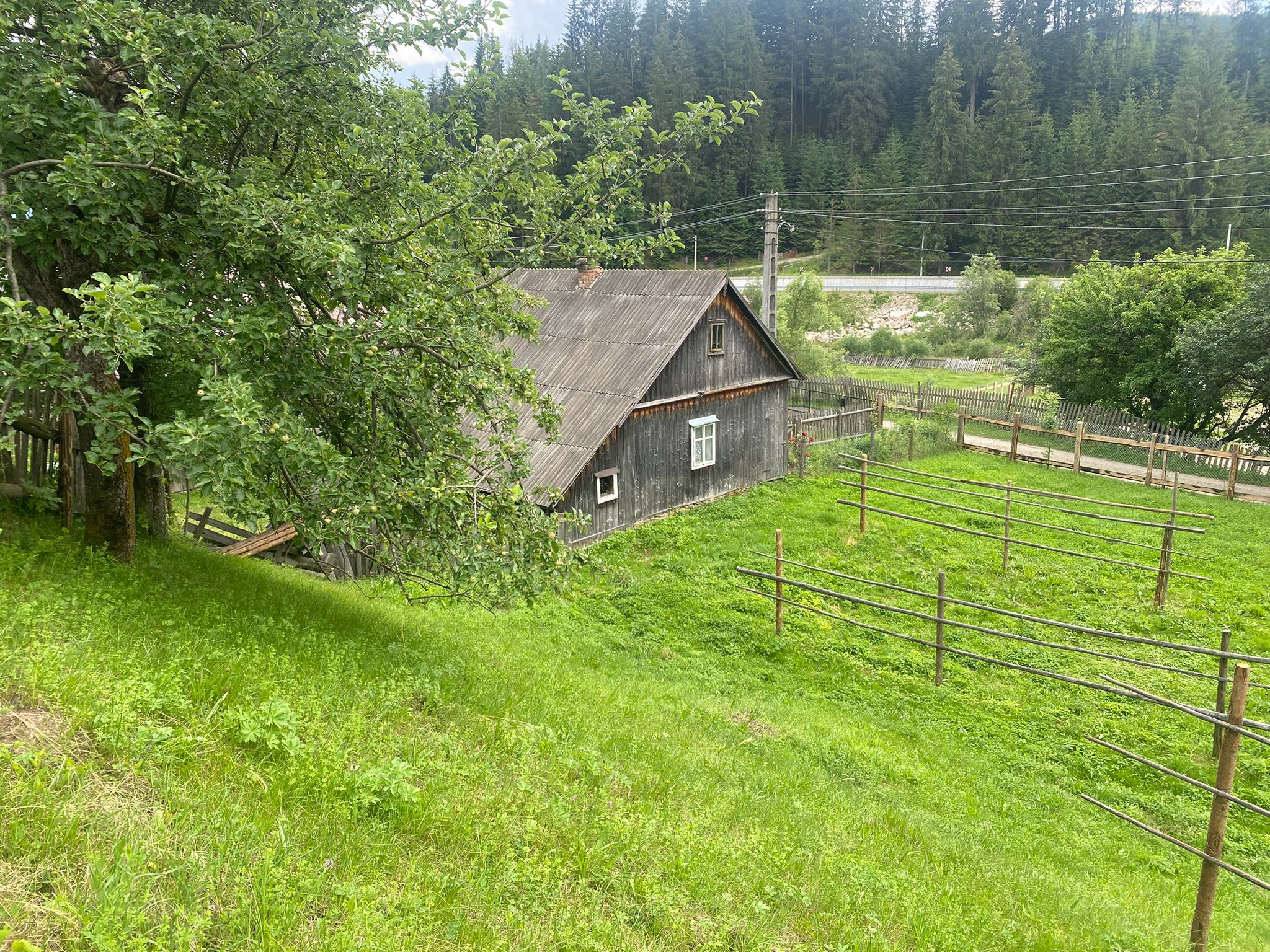 Vand casa batraneasca si teren in Slatioara-Stulpicani-Suceava