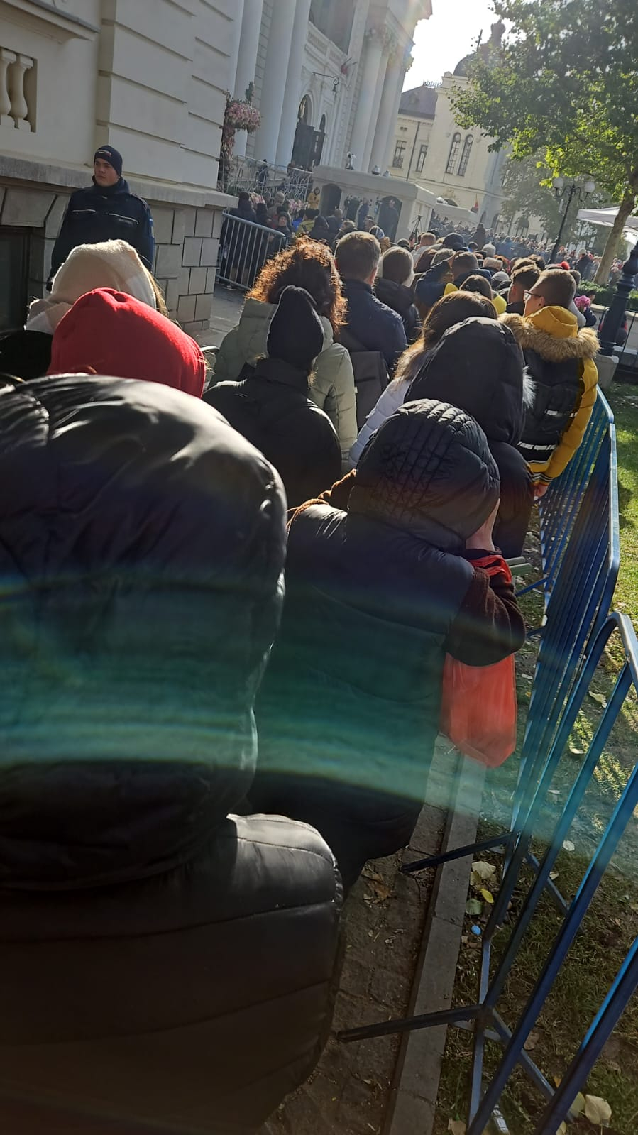 FOTO -- Timpul credinței. „Am stat peste 14 ore la rând, iar Cerul m-a ținut de mână”