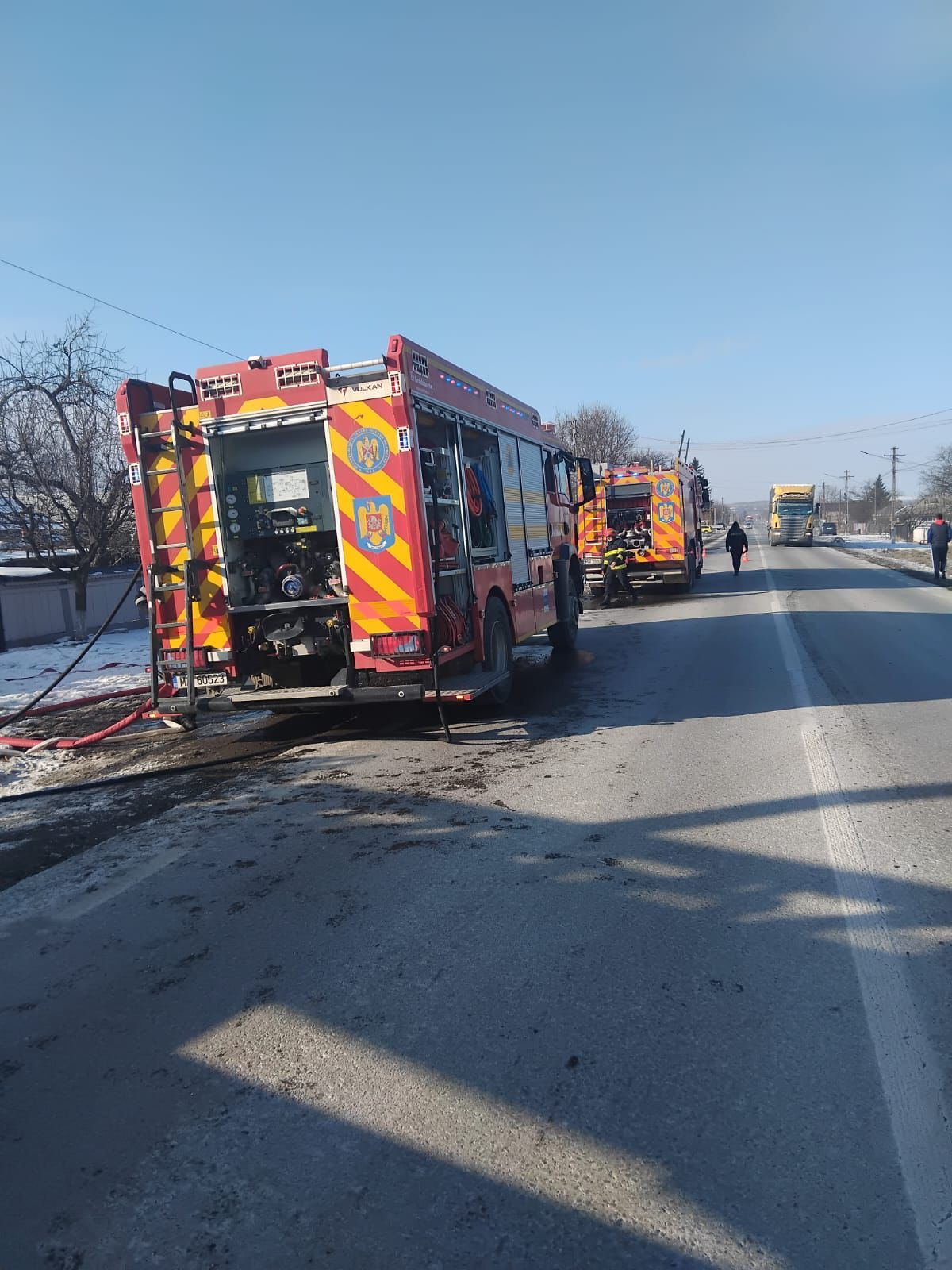 FOTO - Incendiu la Cristești: femeie rănită după ce a încercat să salveze bunuri din mansardă