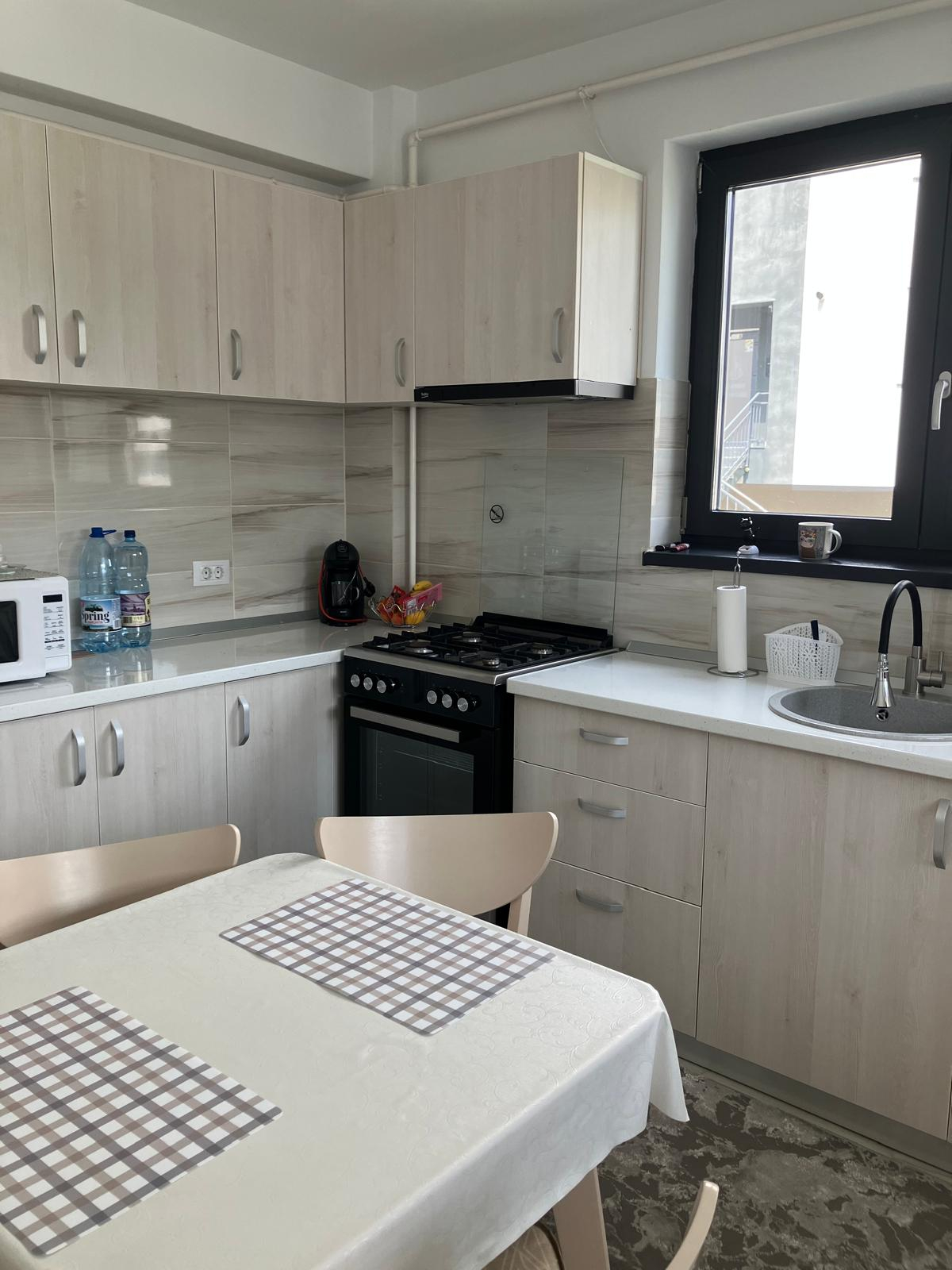 Ocazie!Vand apart 2 camere LUX 60 mp,et1,bloc nou in Iasi-Plopii fara Sot