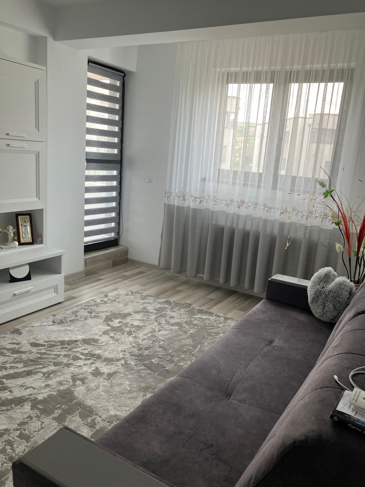 Ocazie!Vand apart 2 camere LUX 60 mp,et1,bloc nou in Iasi-Plopii fara Sot