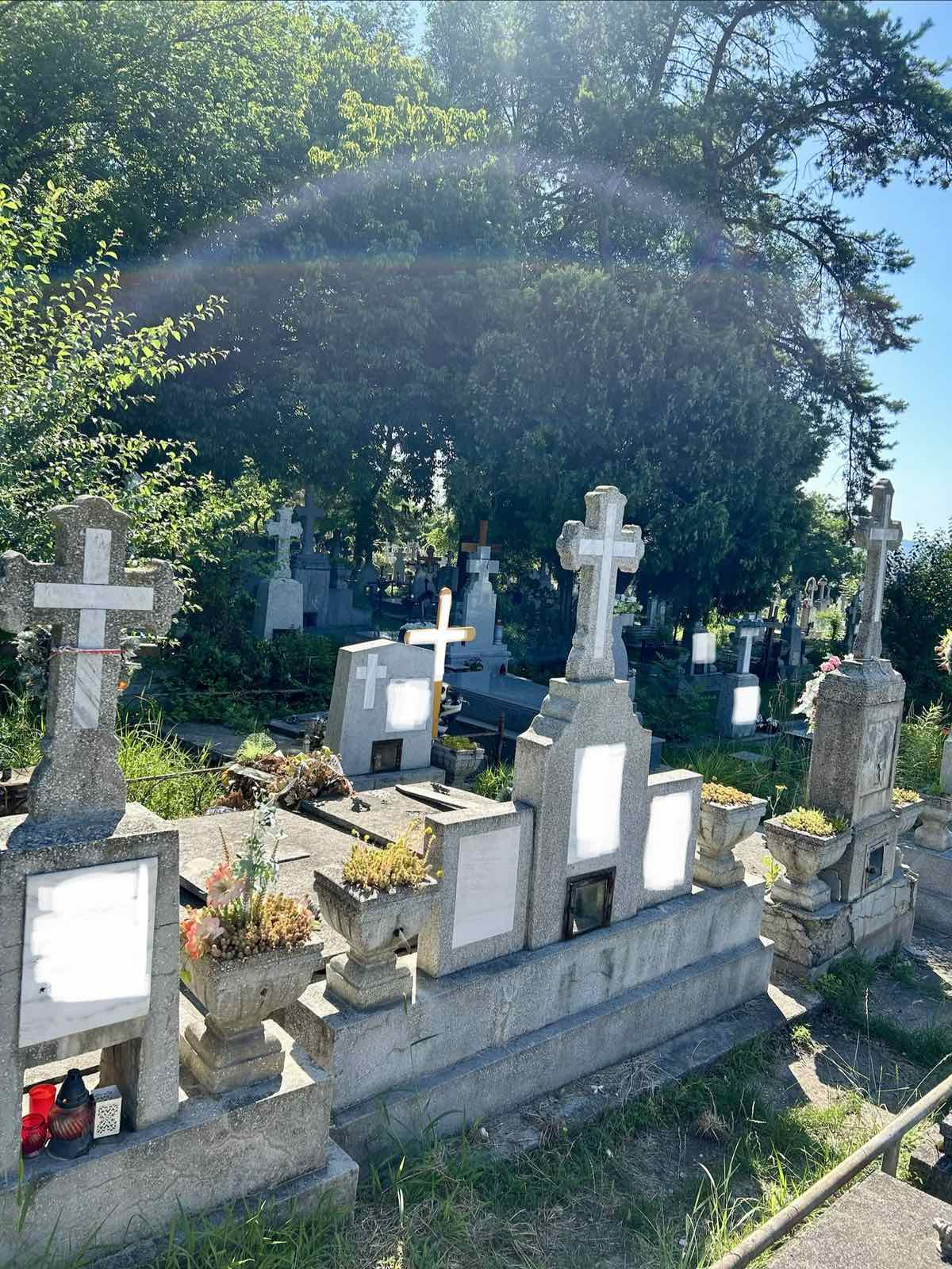 Vand Loc de Veci cu 2 Cavouri in Cimitirul Eternitatea