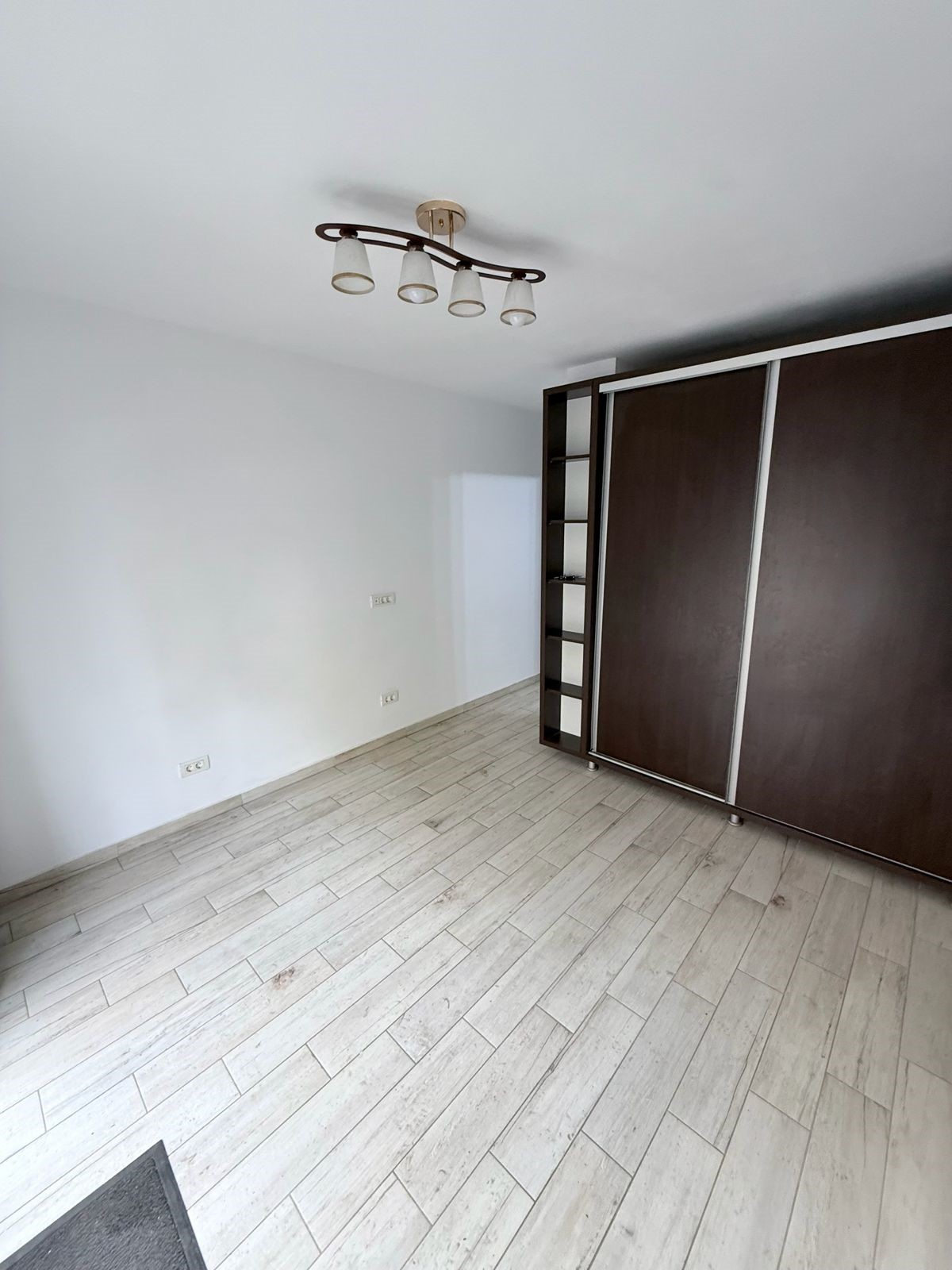 Spațiu birouri/ Apartament 2 camere de închiriat în spate la tribunal
