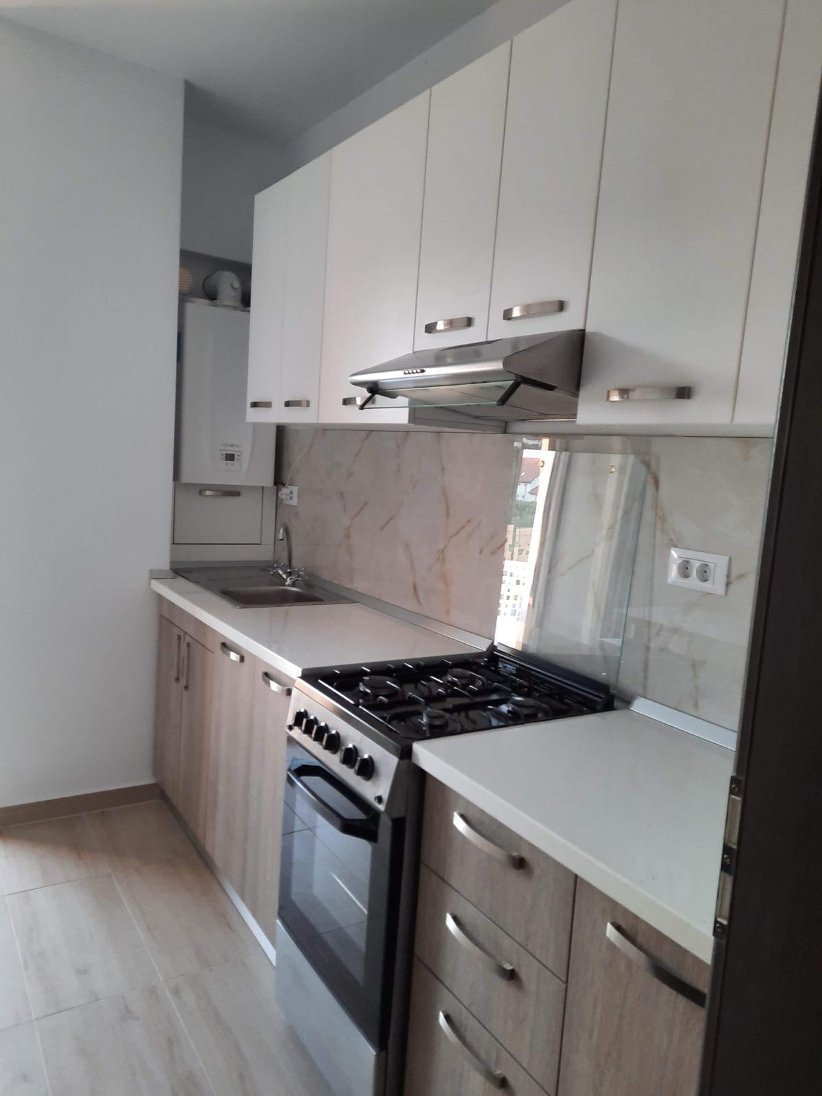 Închiriez Apartament cu 2 camere 