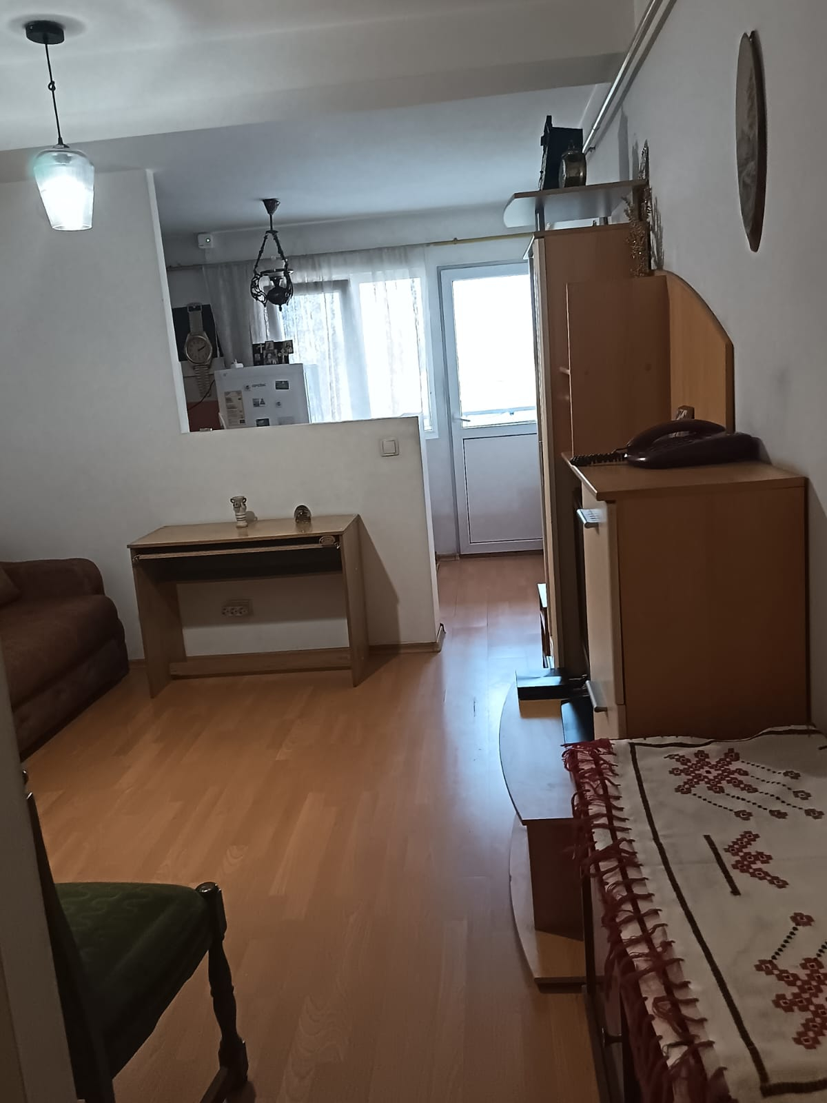 OCAZIE!Vand apart 2 camere ,50 mp, mobilat si utilat,cu CT,bloc din 1980, Nicolina,aproape de Pallas