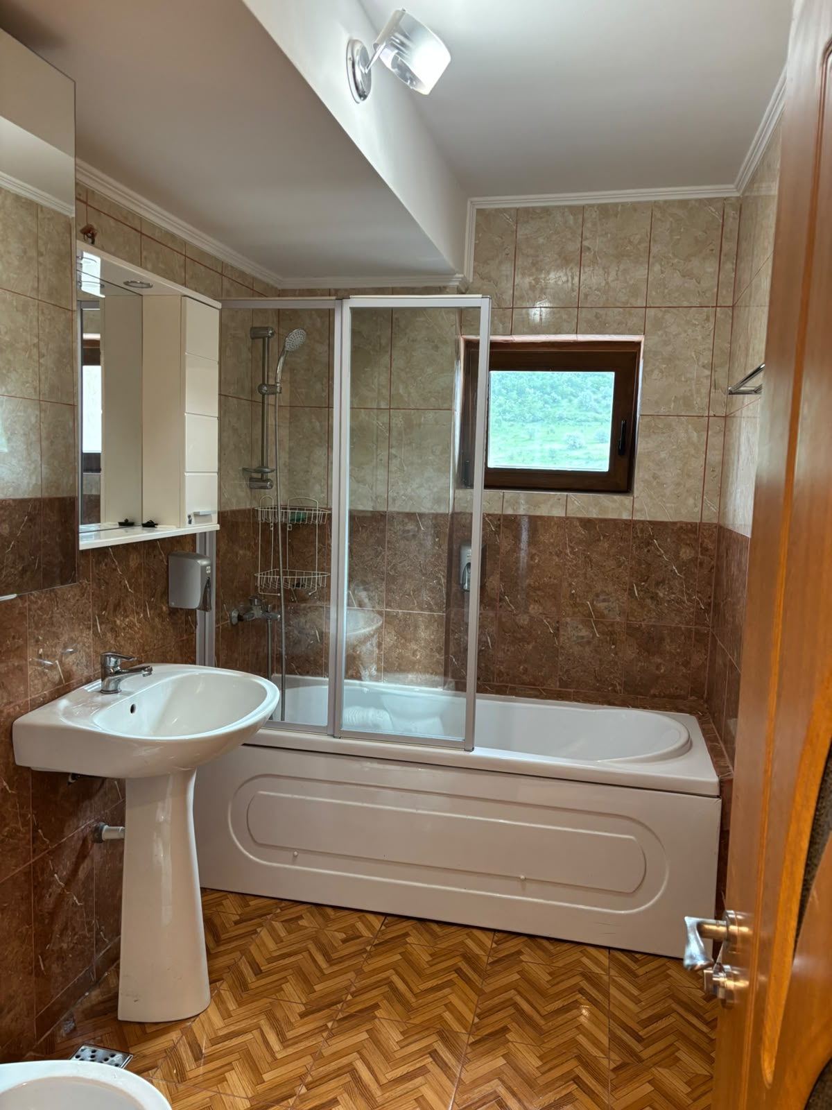 Vand apartament 2 camere. Rediu. 