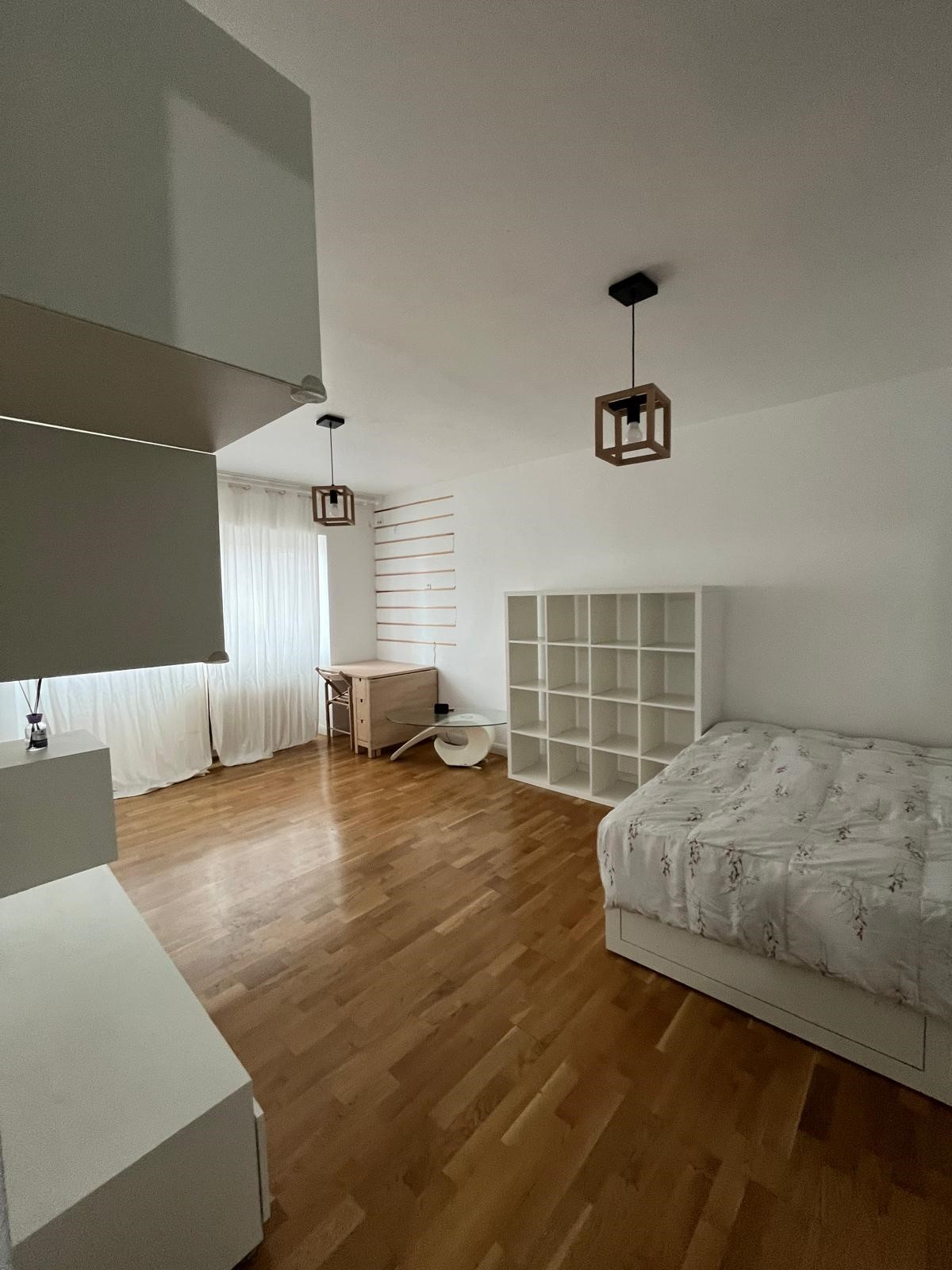 Inchriez garsoniera mare renovată lux foarte pațioasă  Centru