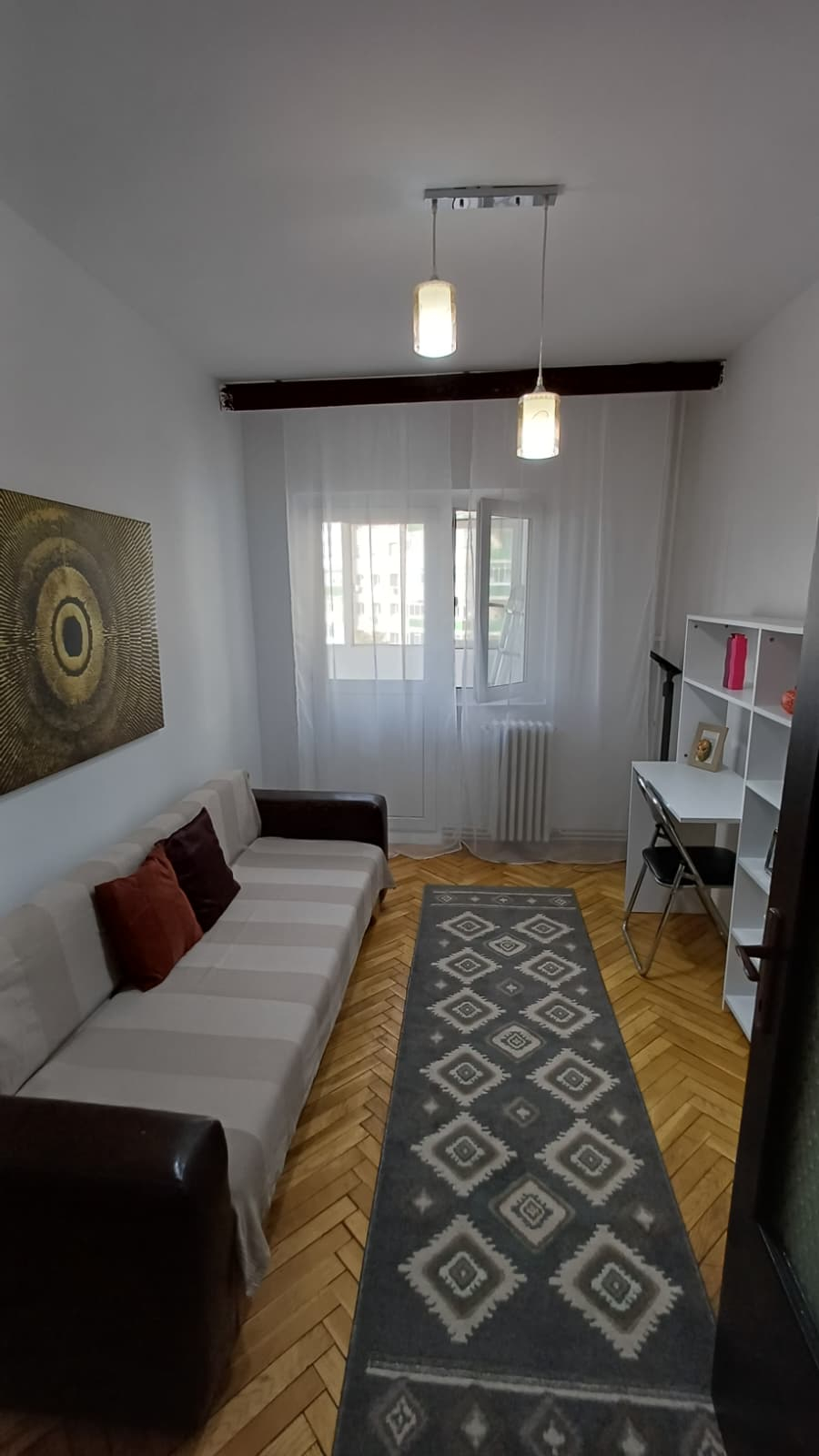 PROPRIETAR-inchiriez ap.3 camere, zona centrala