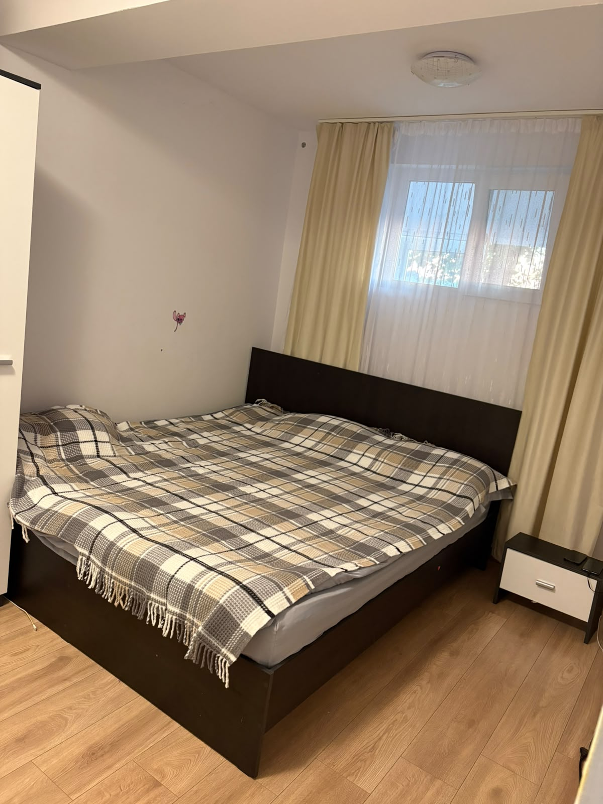 OCAZIE!Vand apart 2 camere,D ,60 MP, BLOC NOU,LUX ,mobilat si utilat in Visani+loc de parcare
