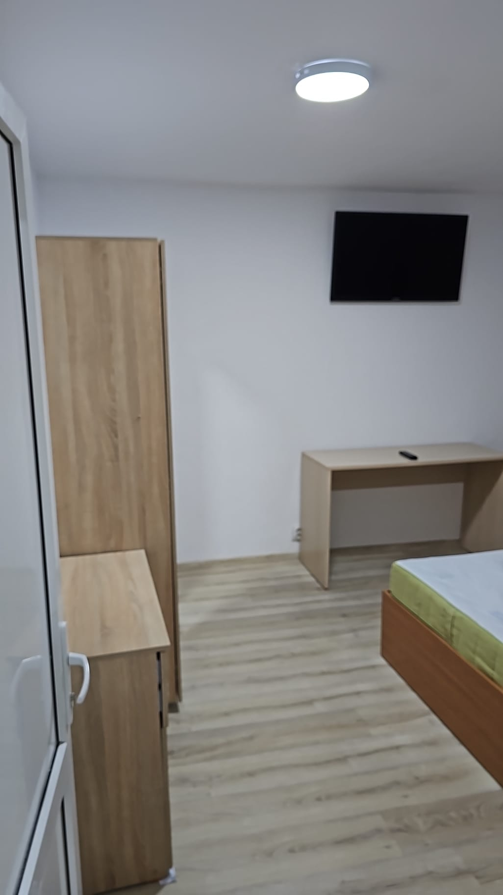 Camera in apartament decomandat
