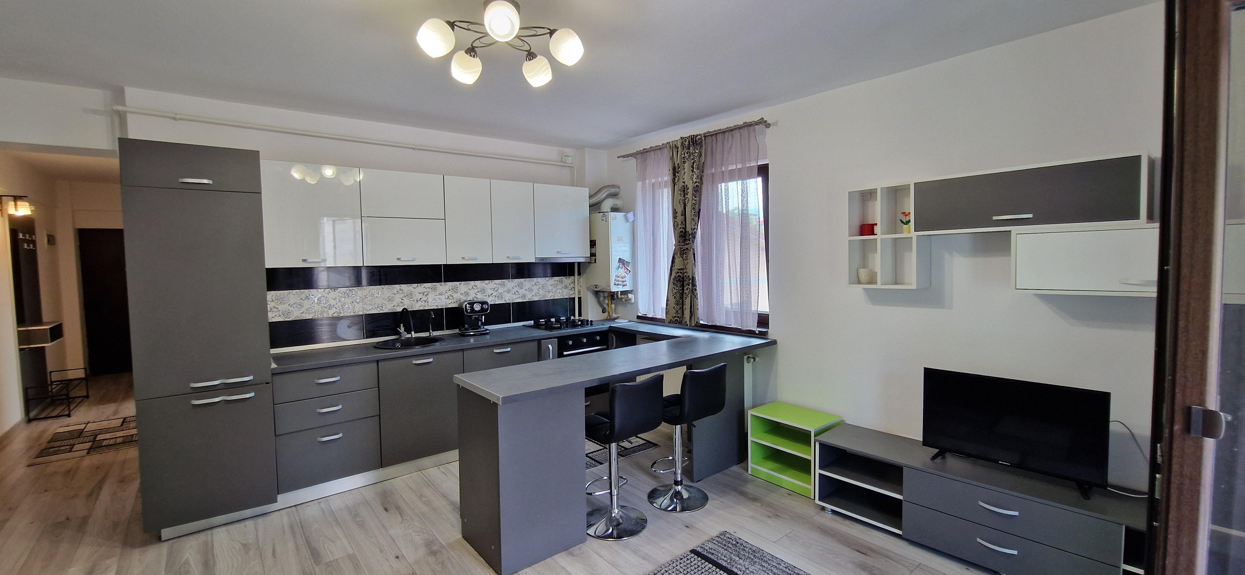 Disponibil pentru închiriere un apartament cu 2 camere, CENTRU