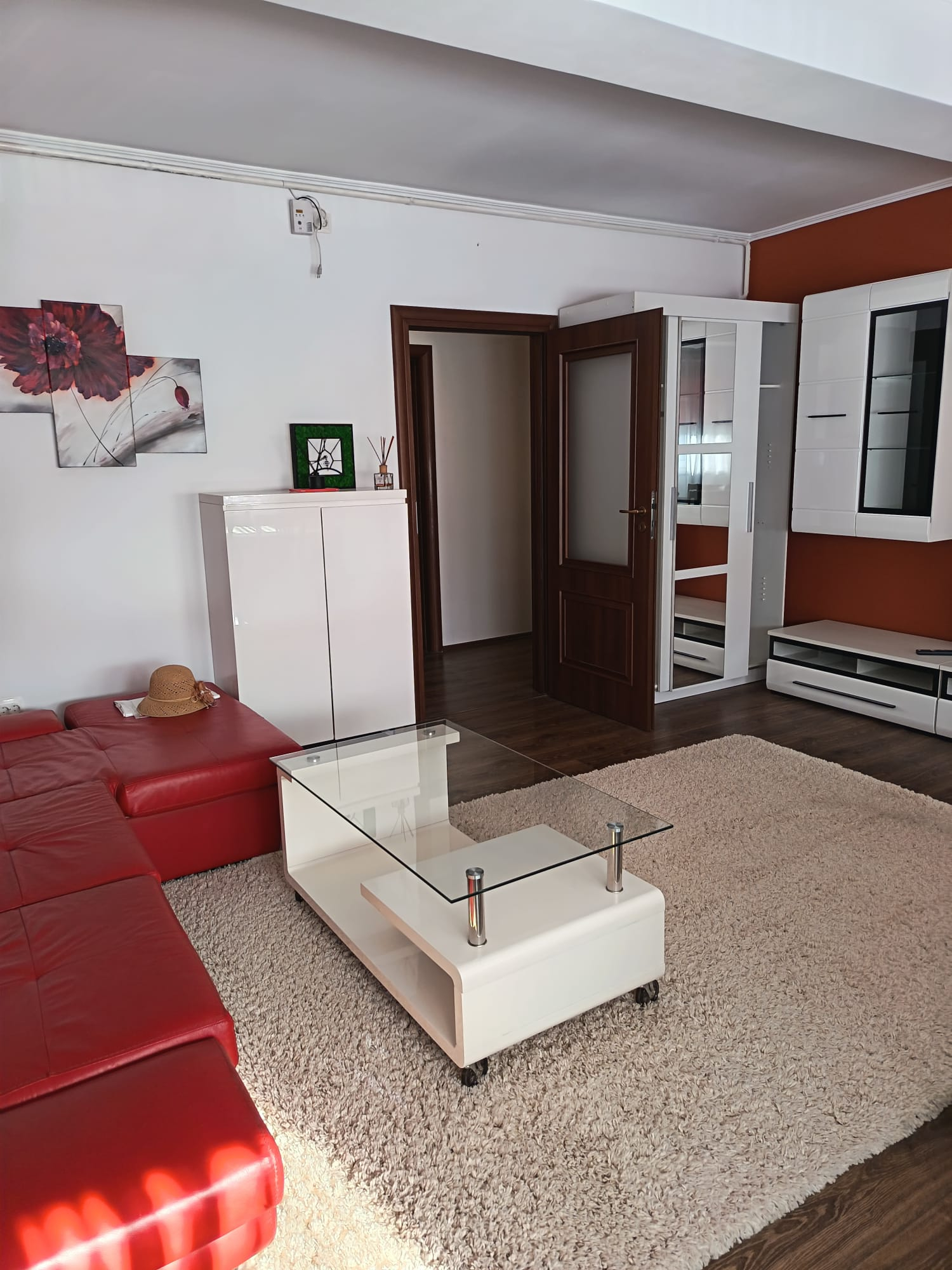 ÎNCHIRIEZ APARTAMENT CU 2 CAMERE - LUX - TÂRGU CUCU - BLOC NOU