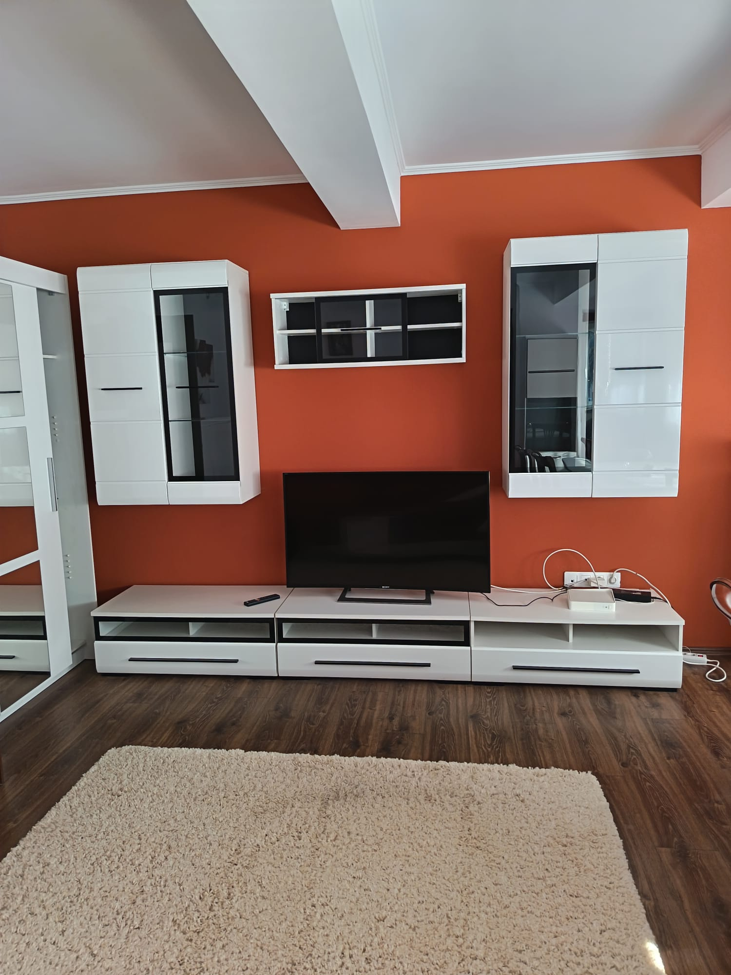 ÎNCHIRIEZ APARTAMENT CU 2 CAMERE - LUX - TÂRGU CUCU - BLOC NOU