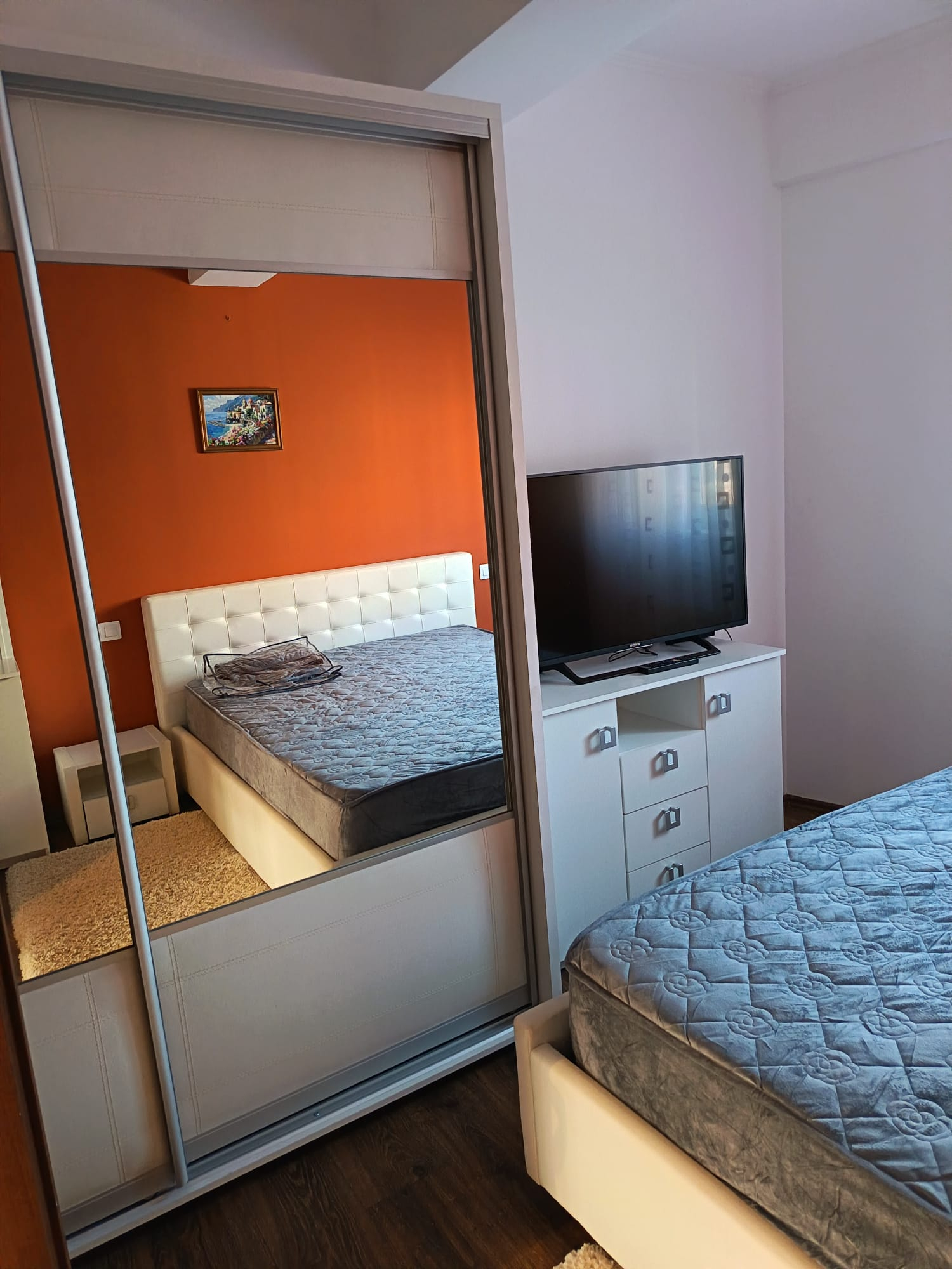 ÎNCHIRIEZ APARTAMENT CU 2 CAMERE - LUX - TÂRGU CUCU - BLOC NOU