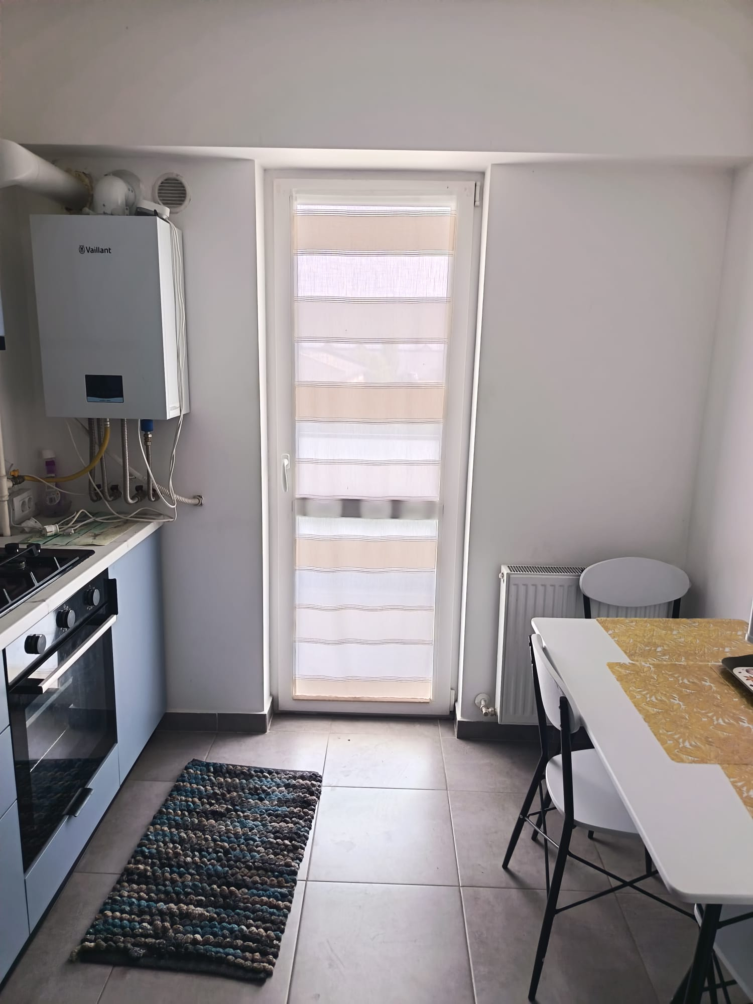 ÎNCHIRIEZ APARTAMENT CU O CAMERĂ – 50 mp – BLOC NOU – zona Conest Evolution