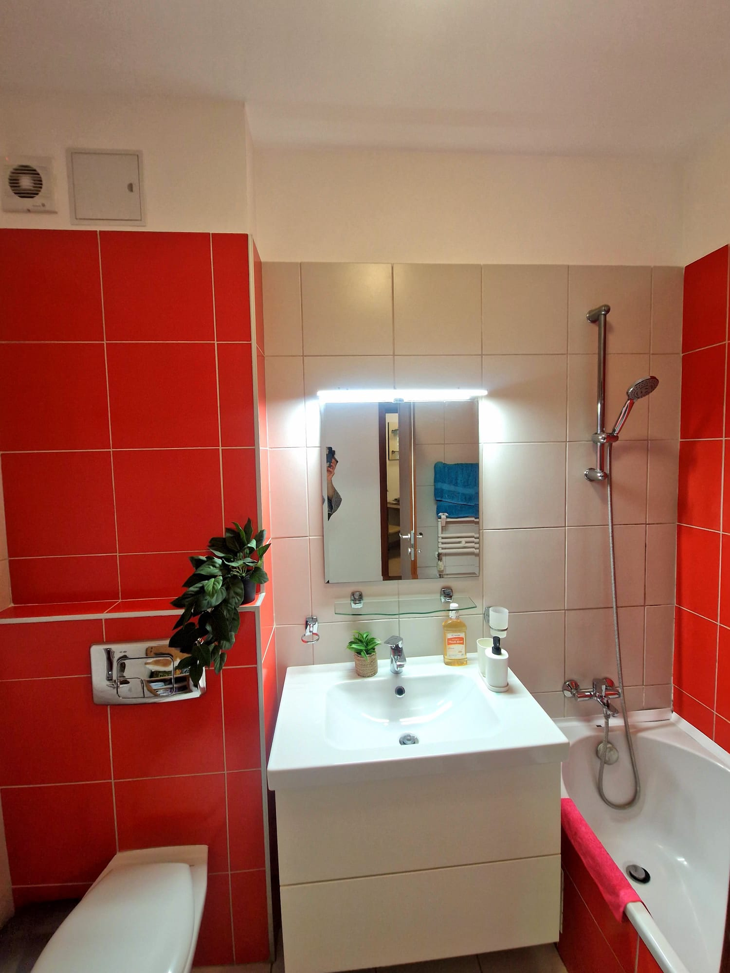 Apartament 2 camere COPOU - POZE reale, trimit si video , mobilat si utilat complet, loc de parcare inclus in pret ,  complex  exclusivist  (copou bel
