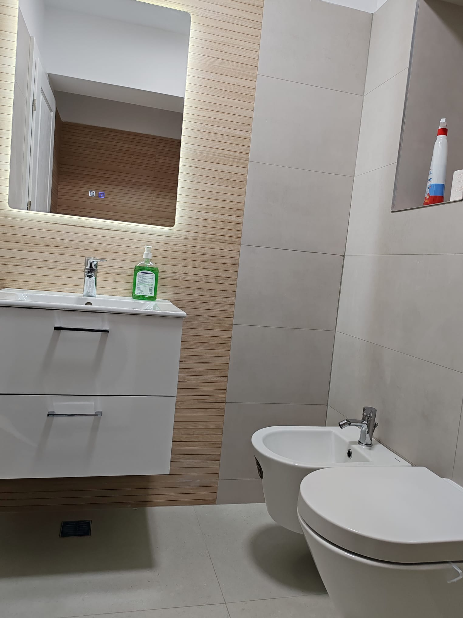 ÎNCHIRIEZ APARTAMENT CU 2 CAMERE - 50 mp - bloc nou - prima închiriere -  zona Aleea Tudor Neculai