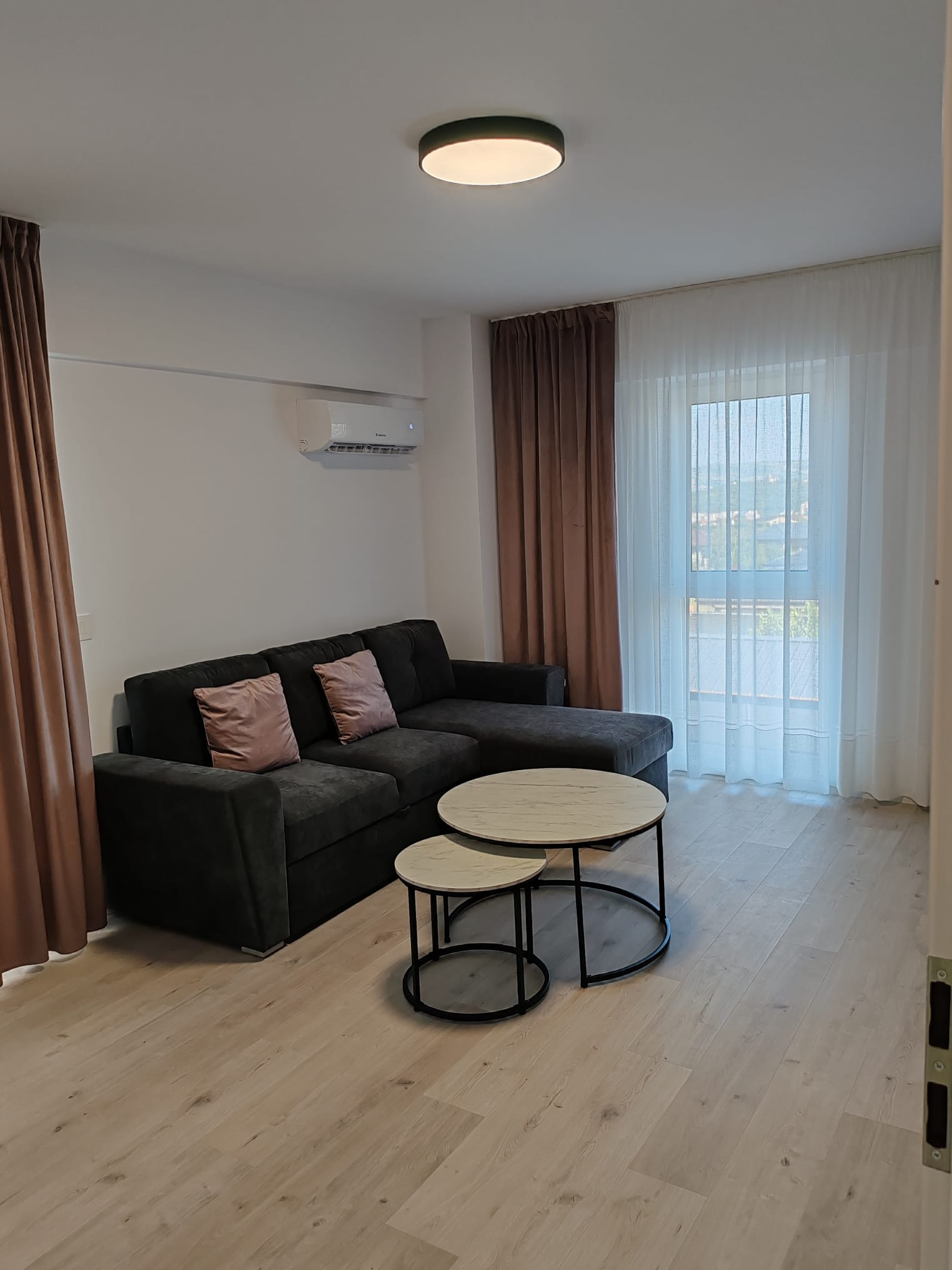 ÎNCHIRIEZ APARTAMENT CU 2 CAMERE - 50 mp - bloc nou - prima închiriere -  zona Aleea Tudor Neculai