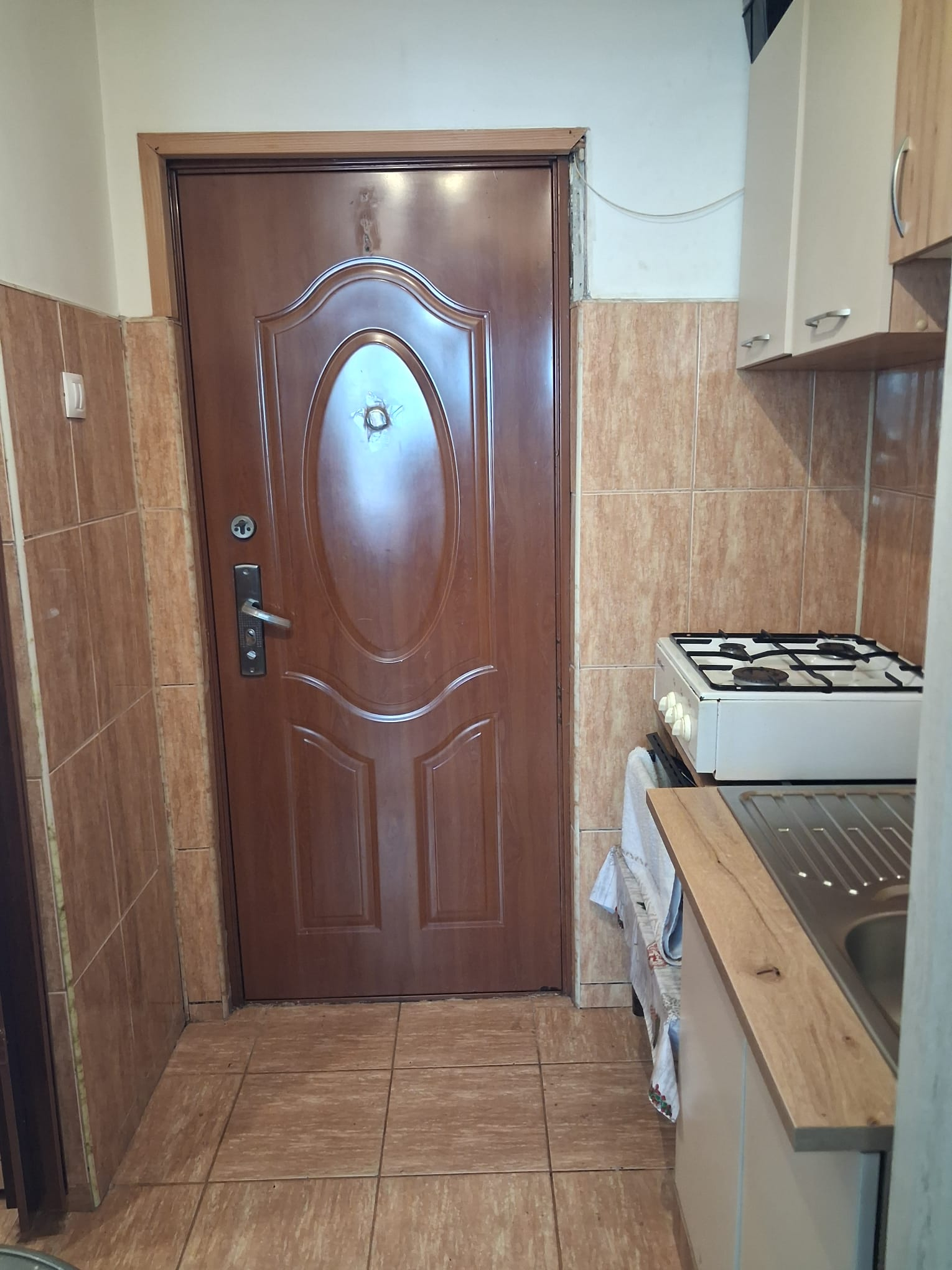 Garsoniera sturza = etaj 1 - baie cu wc si cabina dus