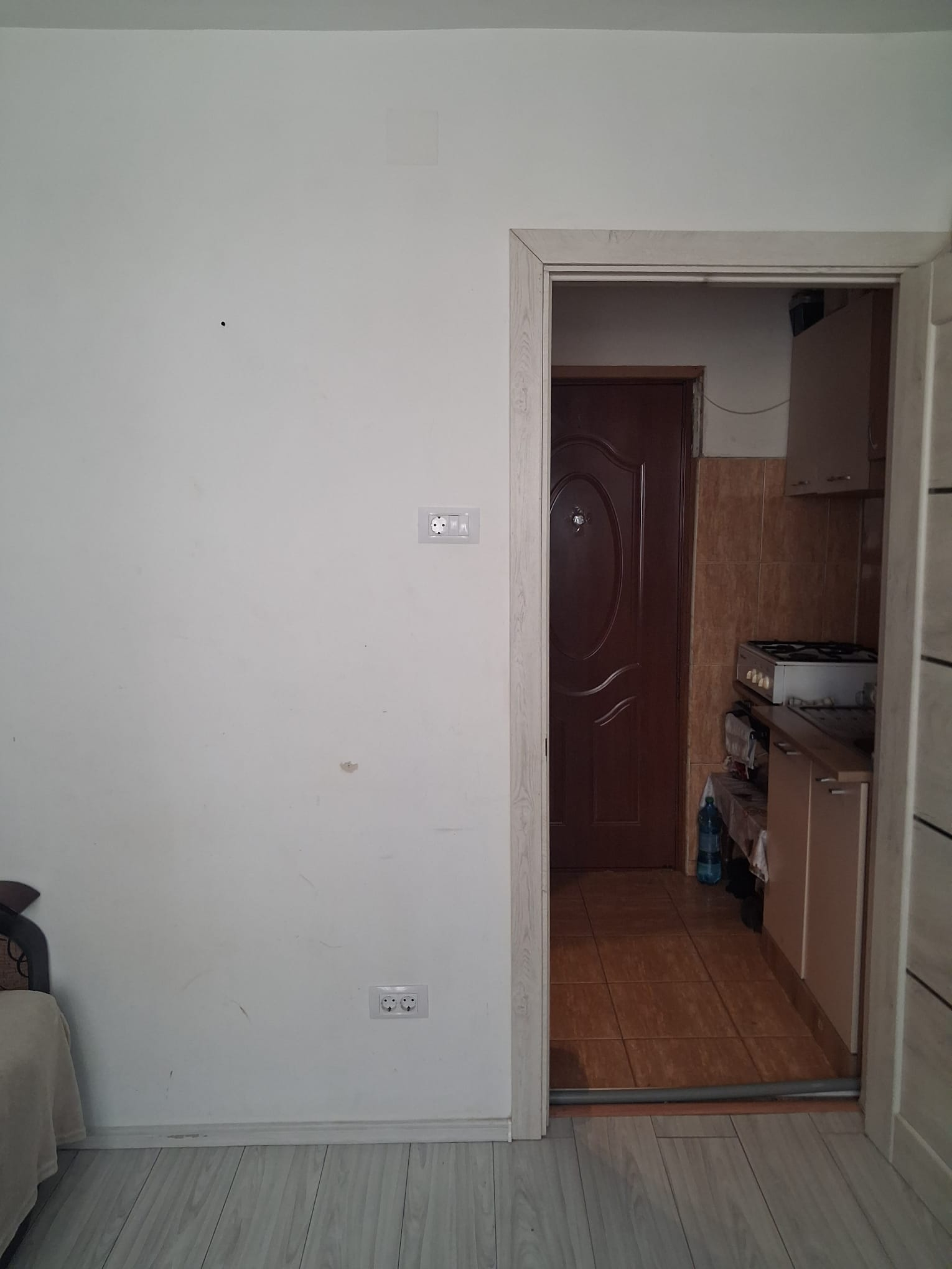Garsoniera sturza = etaj 1 - baie cu wc si cabina dus