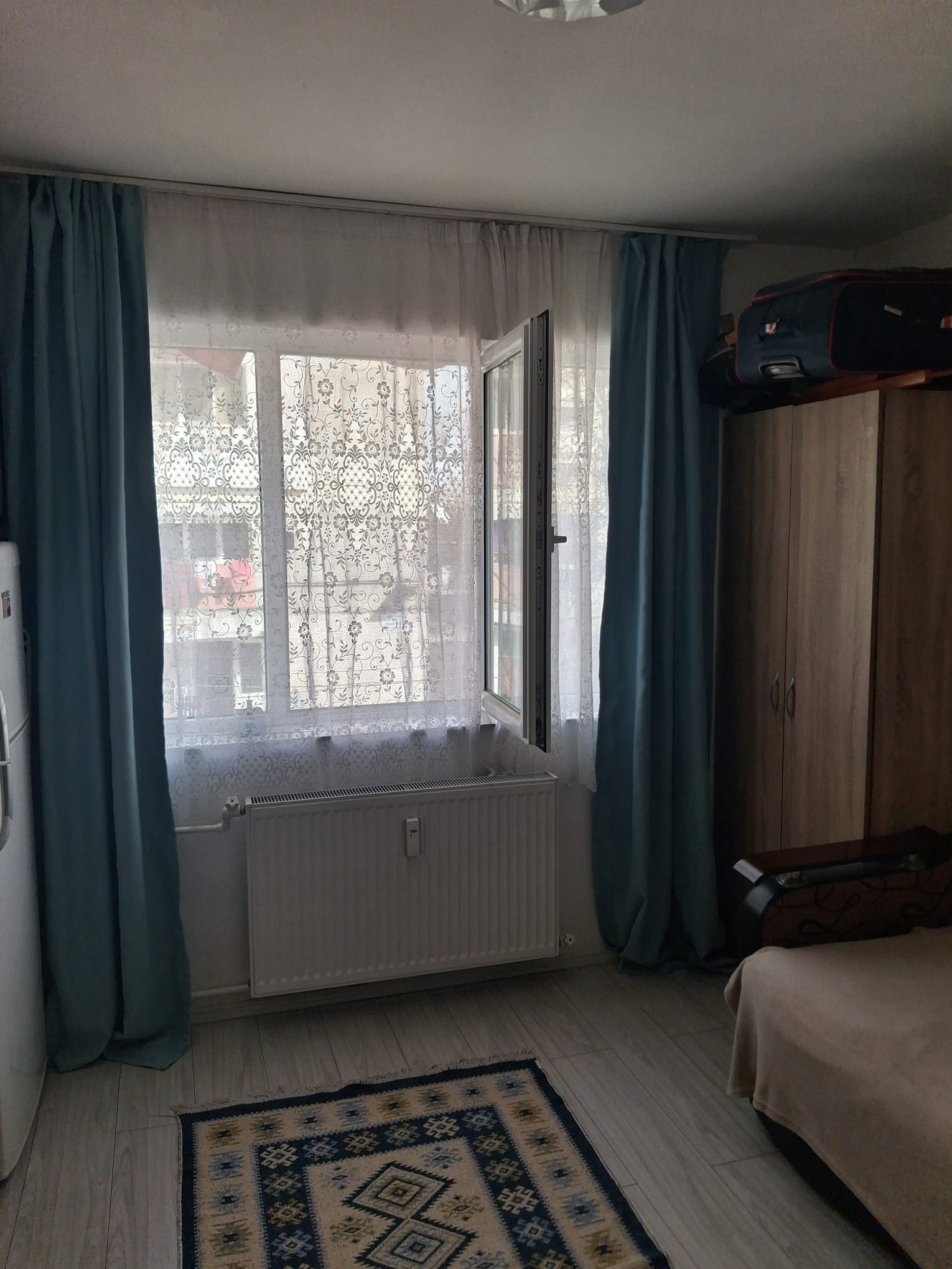 Garsoniera sturza = etaj 1 - baie cu wc si cabina dus