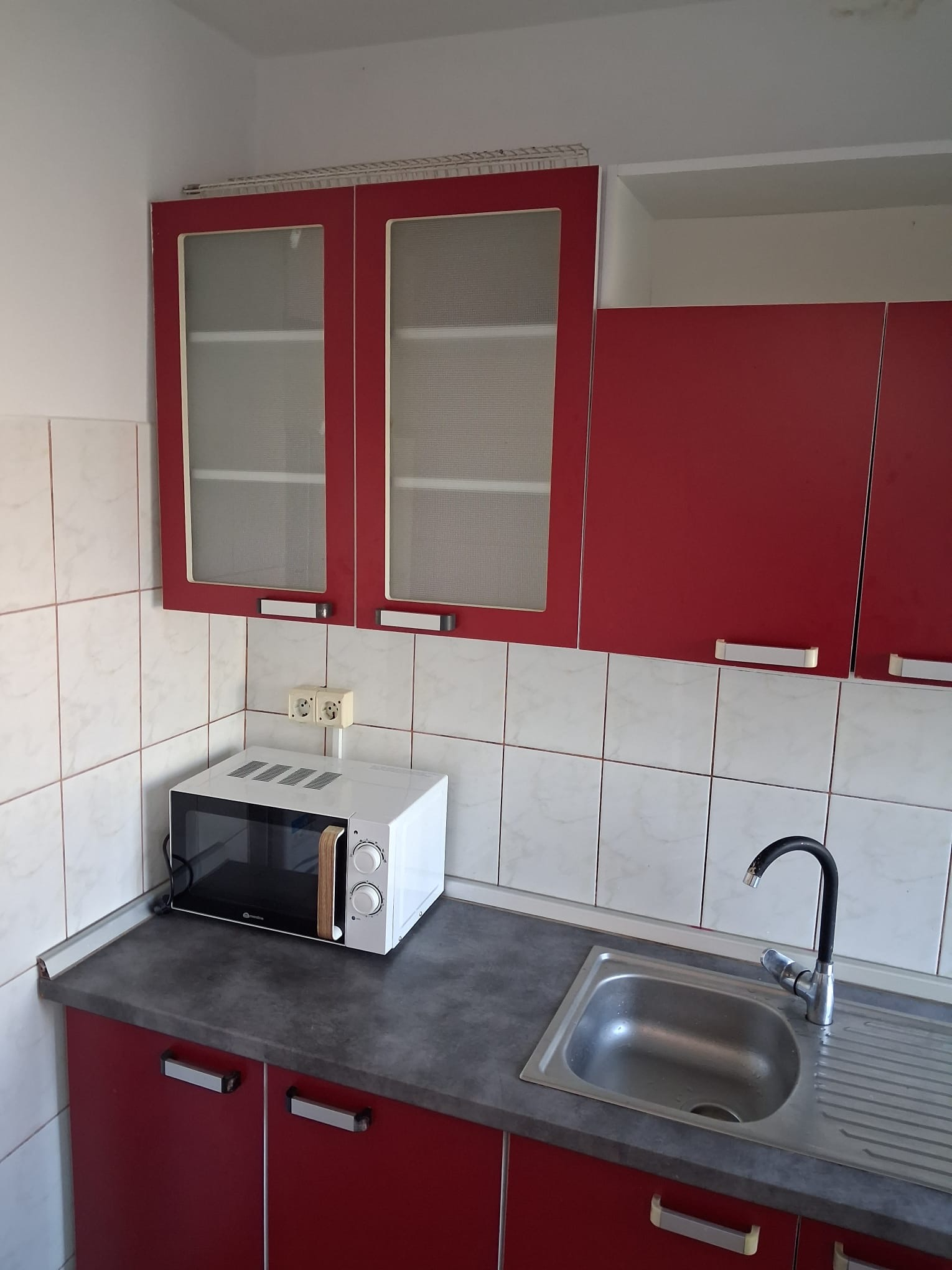 Închiriez apartament cu 3 camere zona Alexandru Cel Bun
