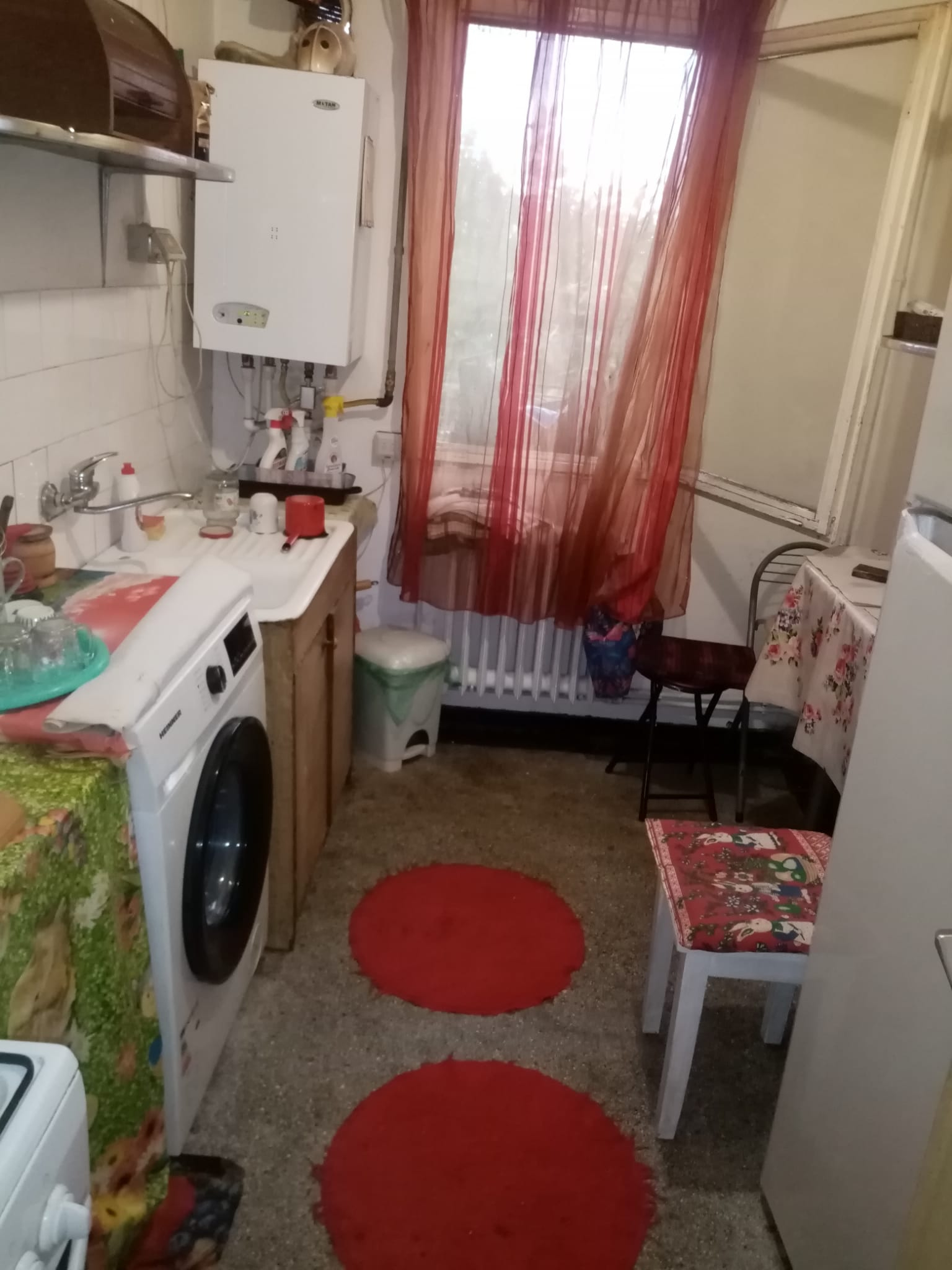 Podu Ros, proprietar închiriez 1 cameră decomandată 12 mp 