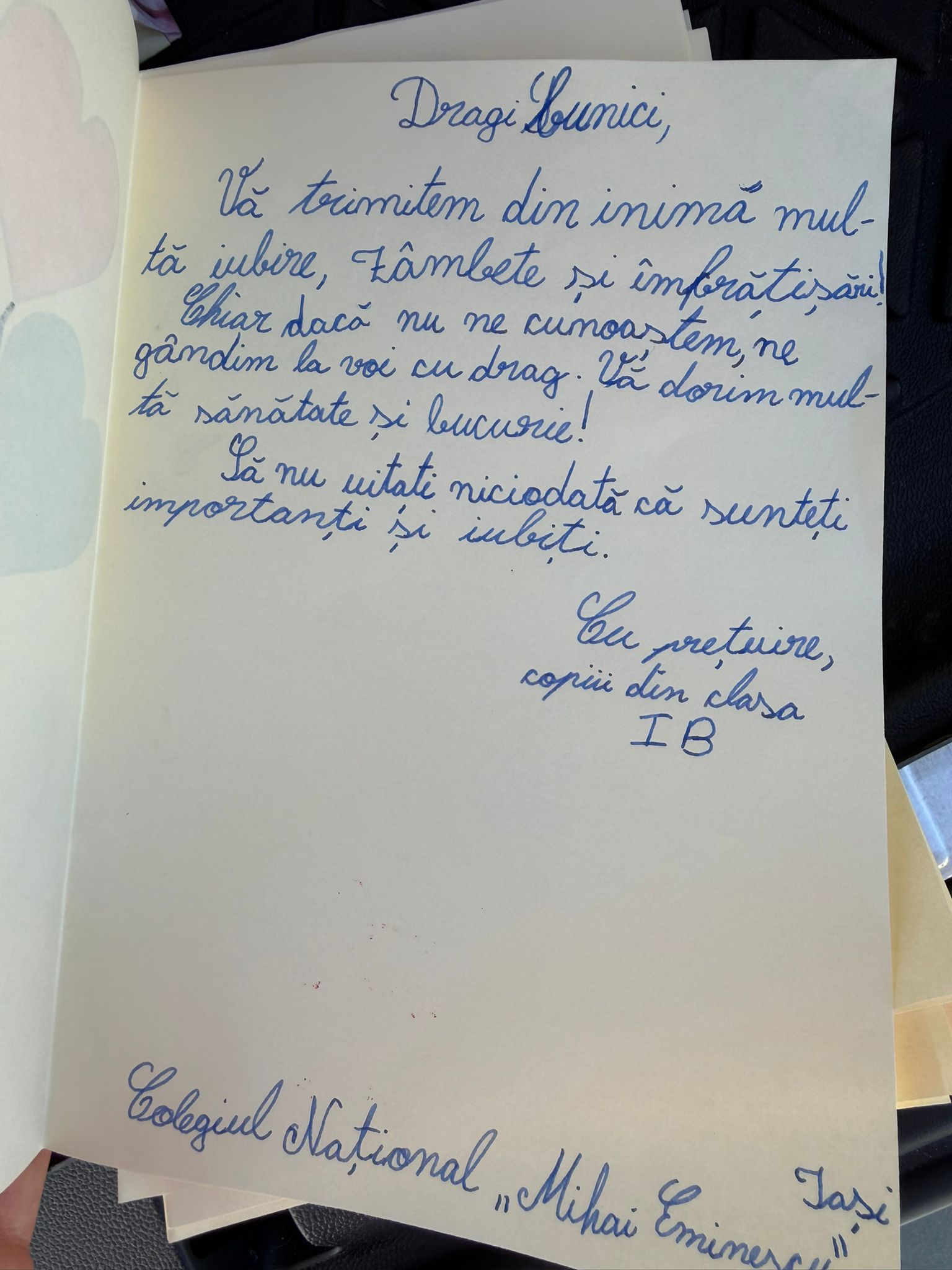 Copiii de la Colegiul „Mihai Eminescu” Iași, lecție de generozitate pentru bătrânii de la Podu Iloaiei