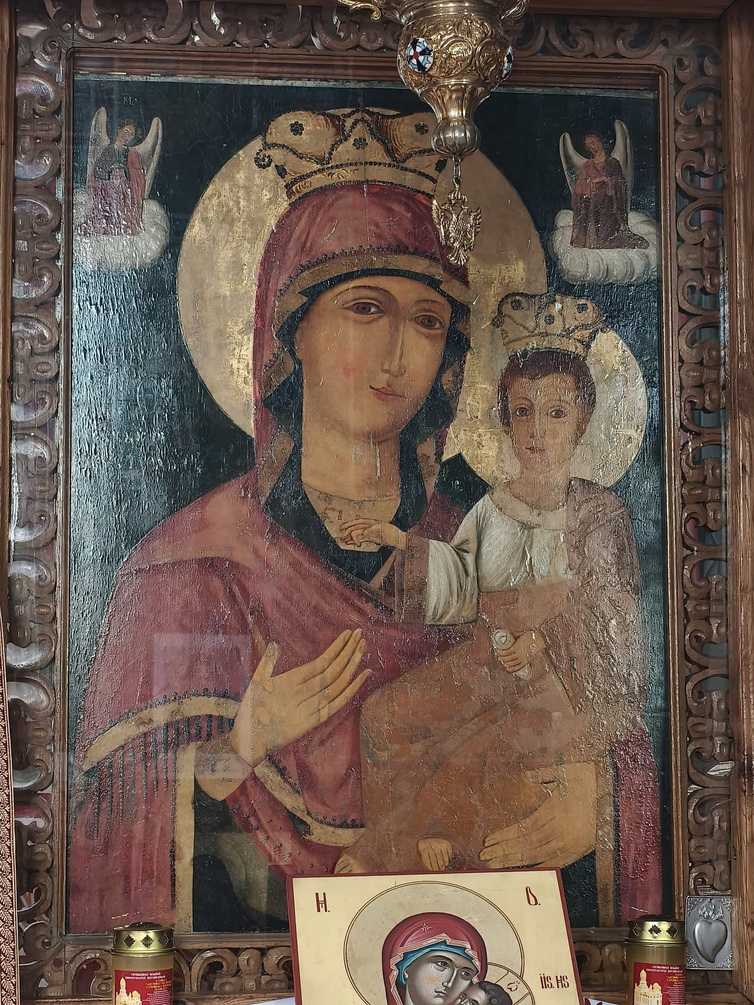 GALERIE FOTO -- Un parc nou pentru copiii din Frenciugi, lângă biserica satului