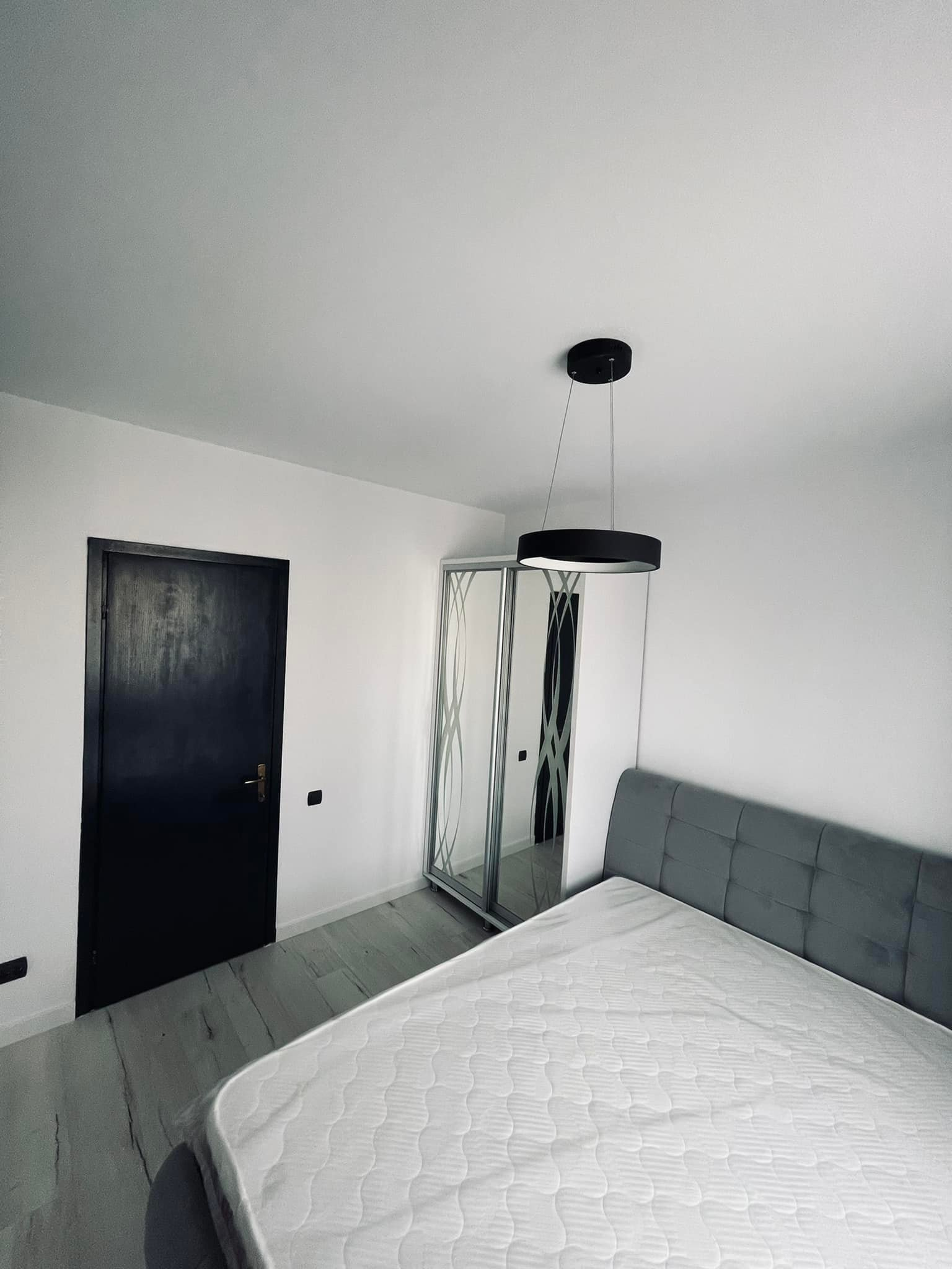 Cautam colega de apartament, camera decomandata , cu cheie , terasa mare , modern , Tatarasi - aproape de statie si de Kaufland relatii va rog msg pe 