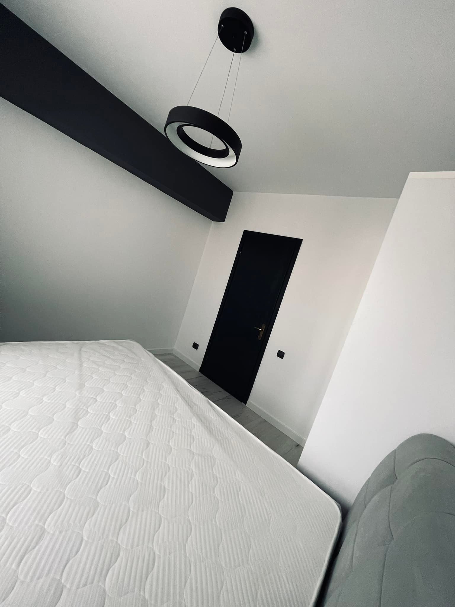 Cautam colega de apartament, camera decomandata , cu cheie , terasa mare , modern , Tatarasi - aproape de statie si de Kaufland relatii va rog msg pe 