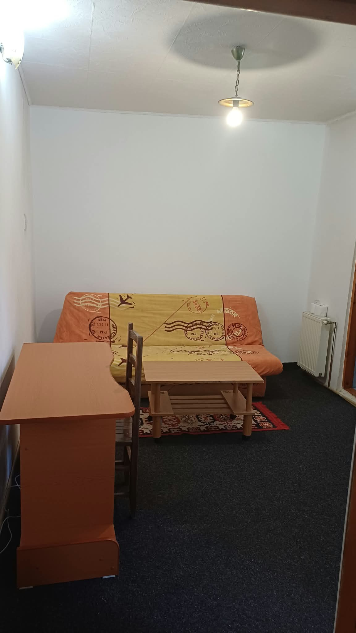 Inchiriez apartament central, la casa