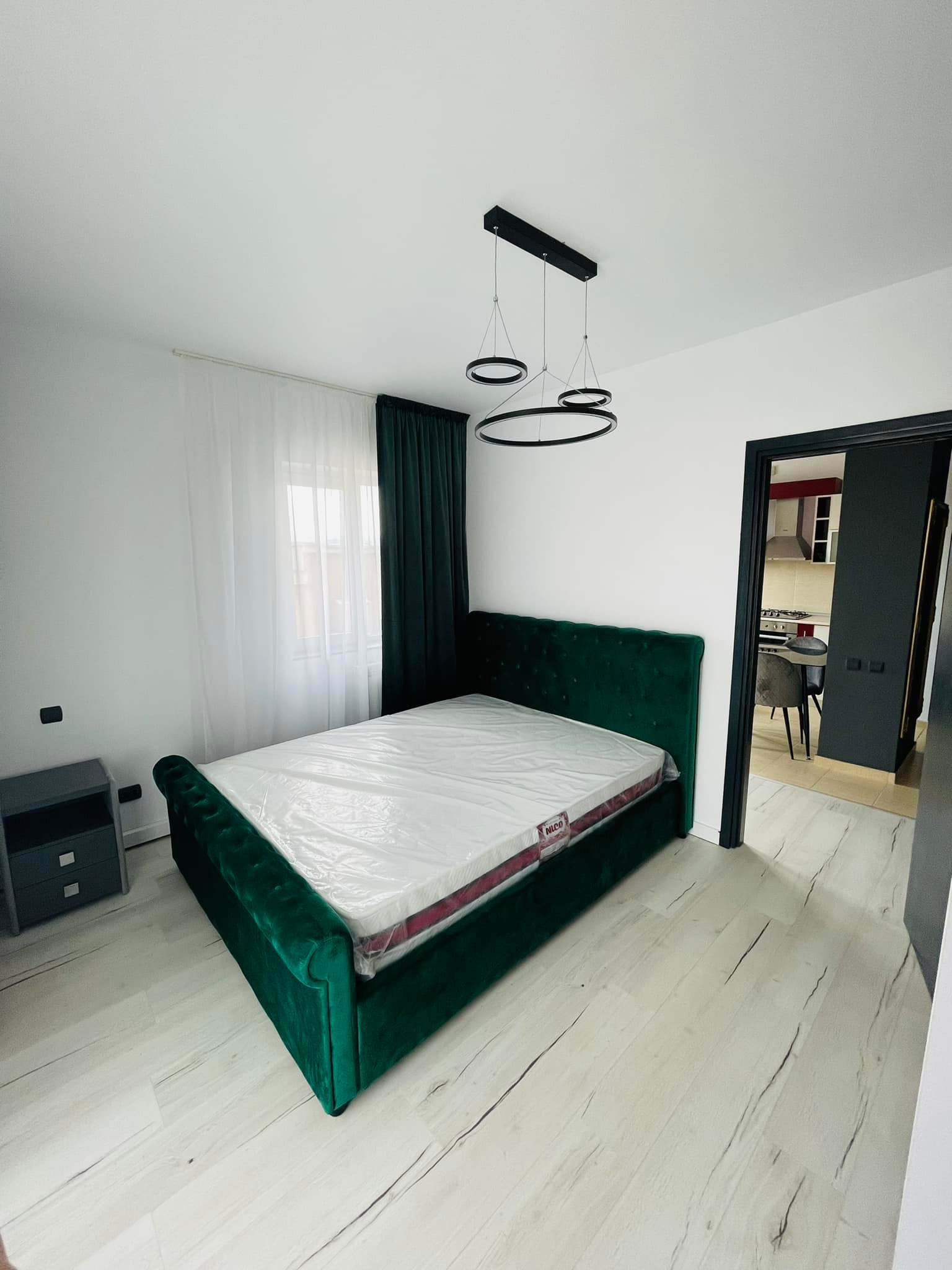 Persoana fizica , camera in penthouse , lux , doar pentru o fata , 