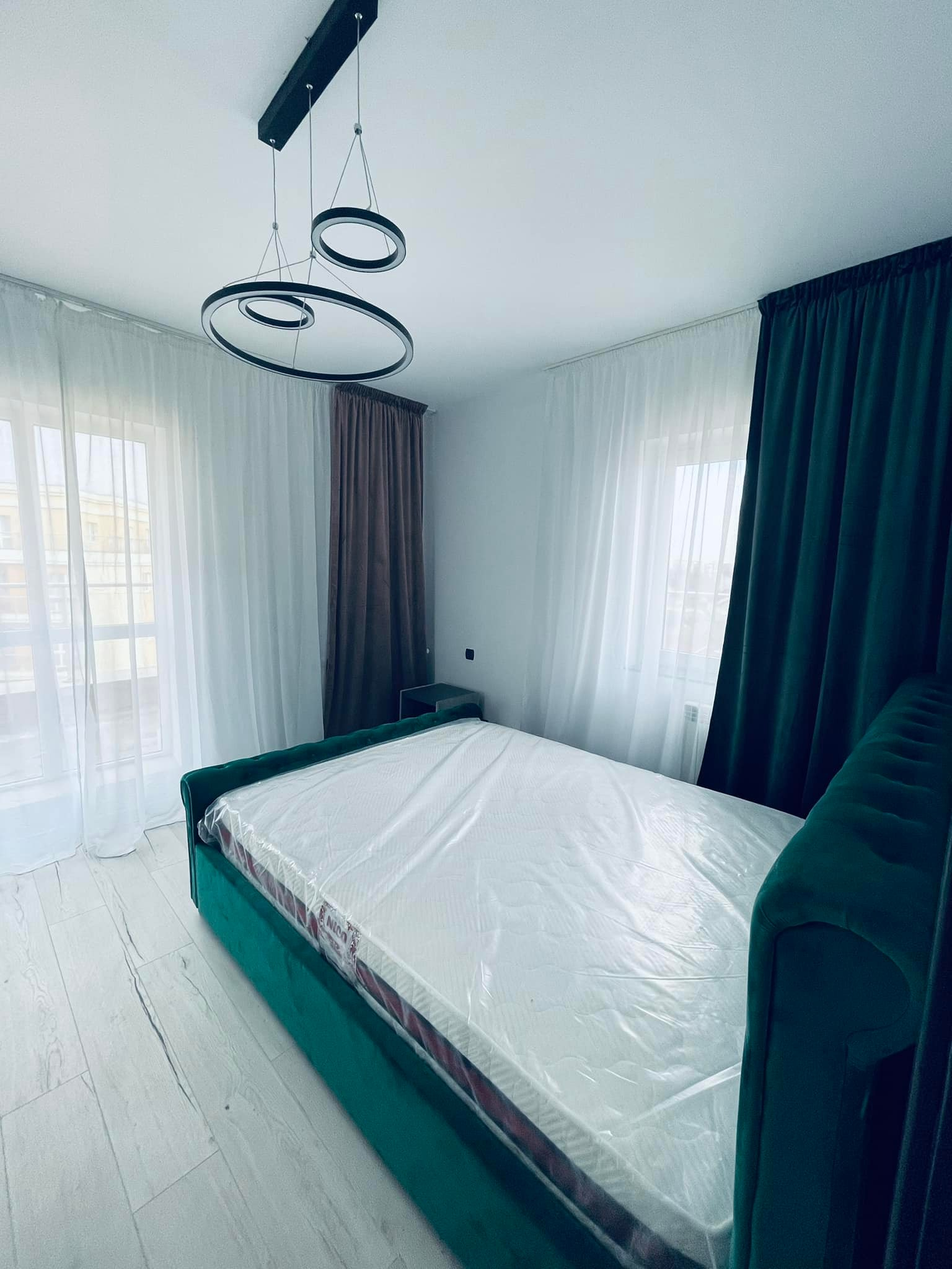 Persoana fizica , camera in penthouse , lux , doar pentru o fata , 